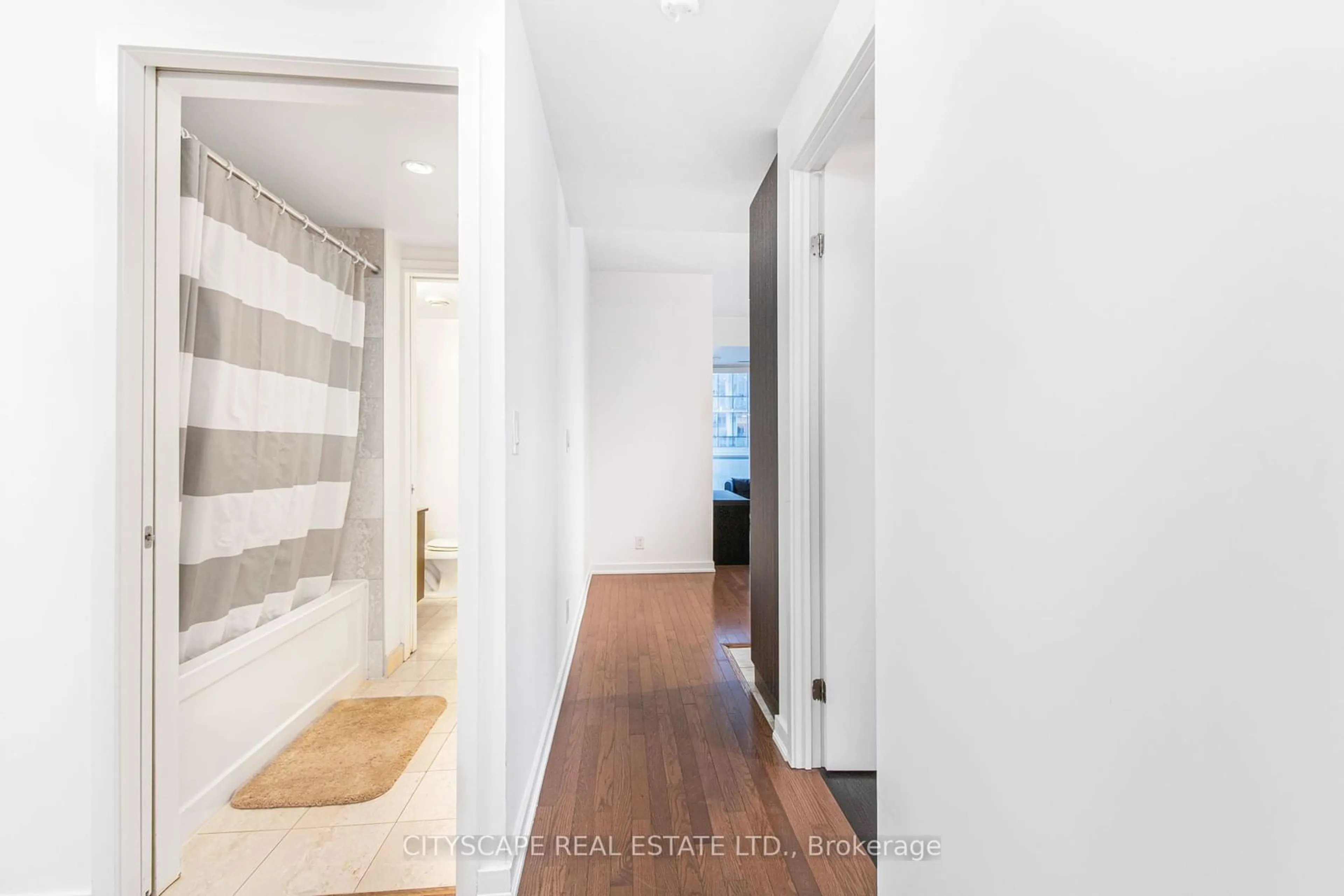 Indoor entryway, wood floors for 12 york St #3910, Toronto Ontario M5J 0A5