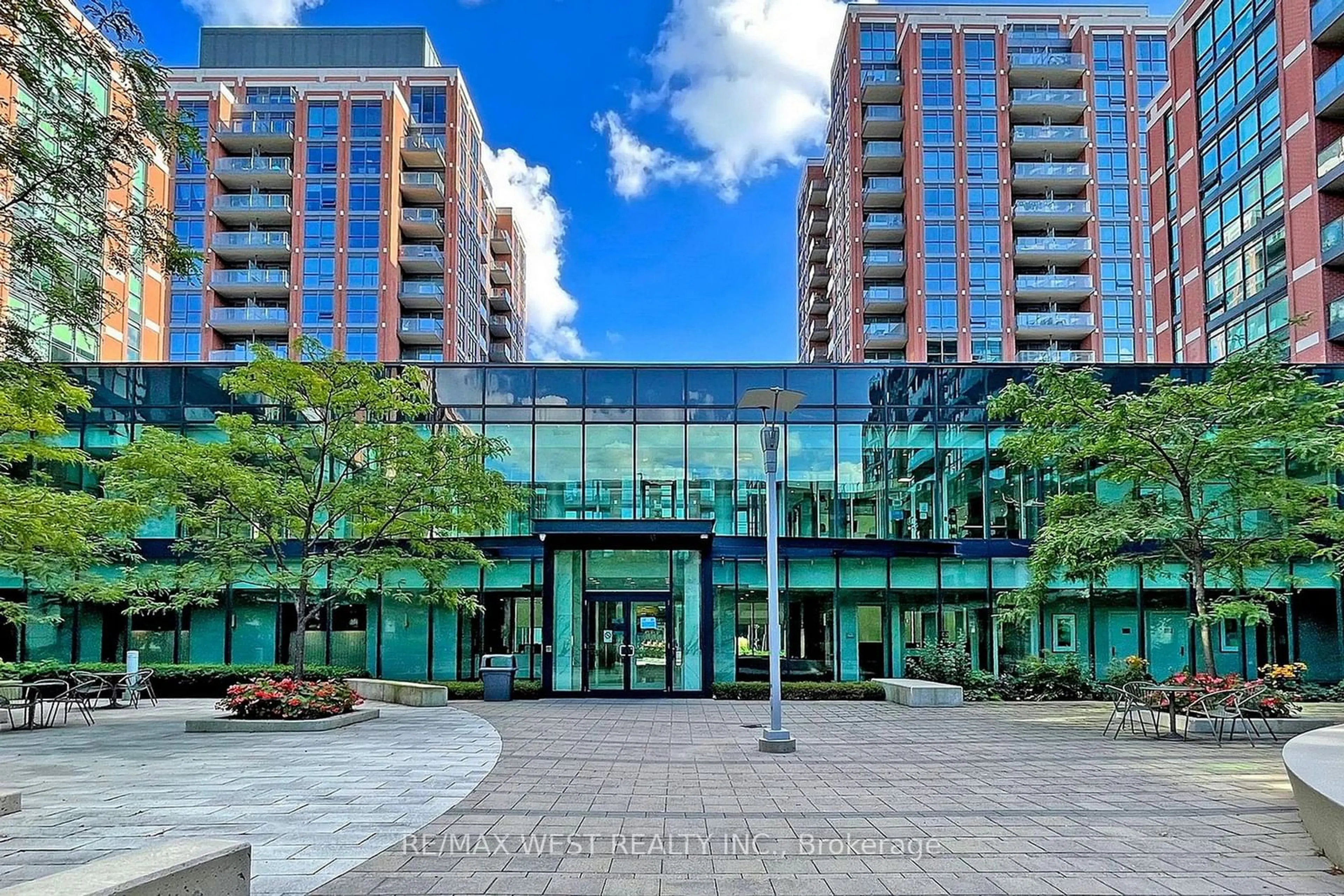 A pic from exterior of the house or condo, the front or back of building for 525 Wilson Ave #647, Toronto Ontario M3H 0A7