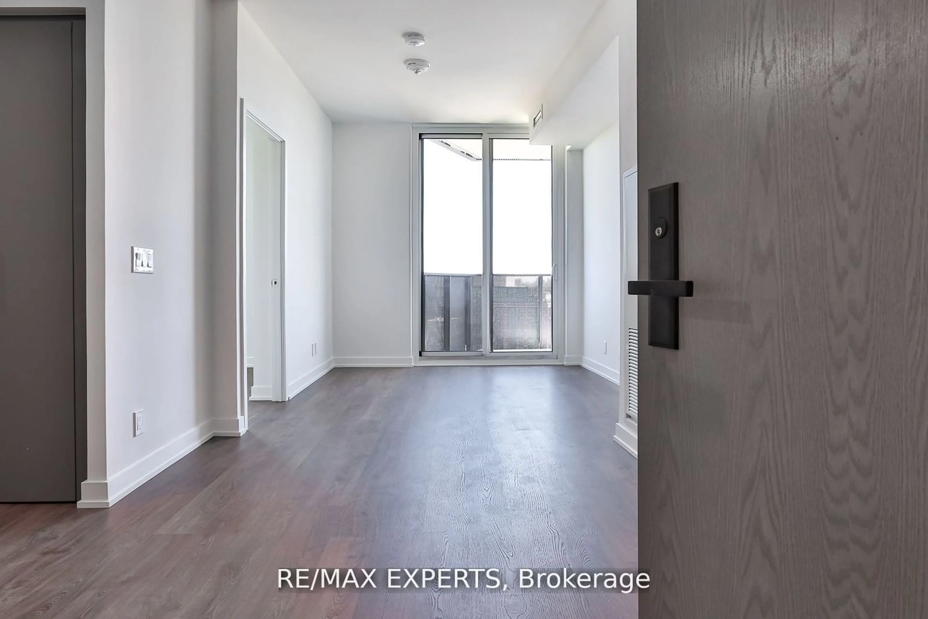 Indoor entryway, wood floors for 30 Tretti Way #1215, Toronto Ontario M3H 0E3