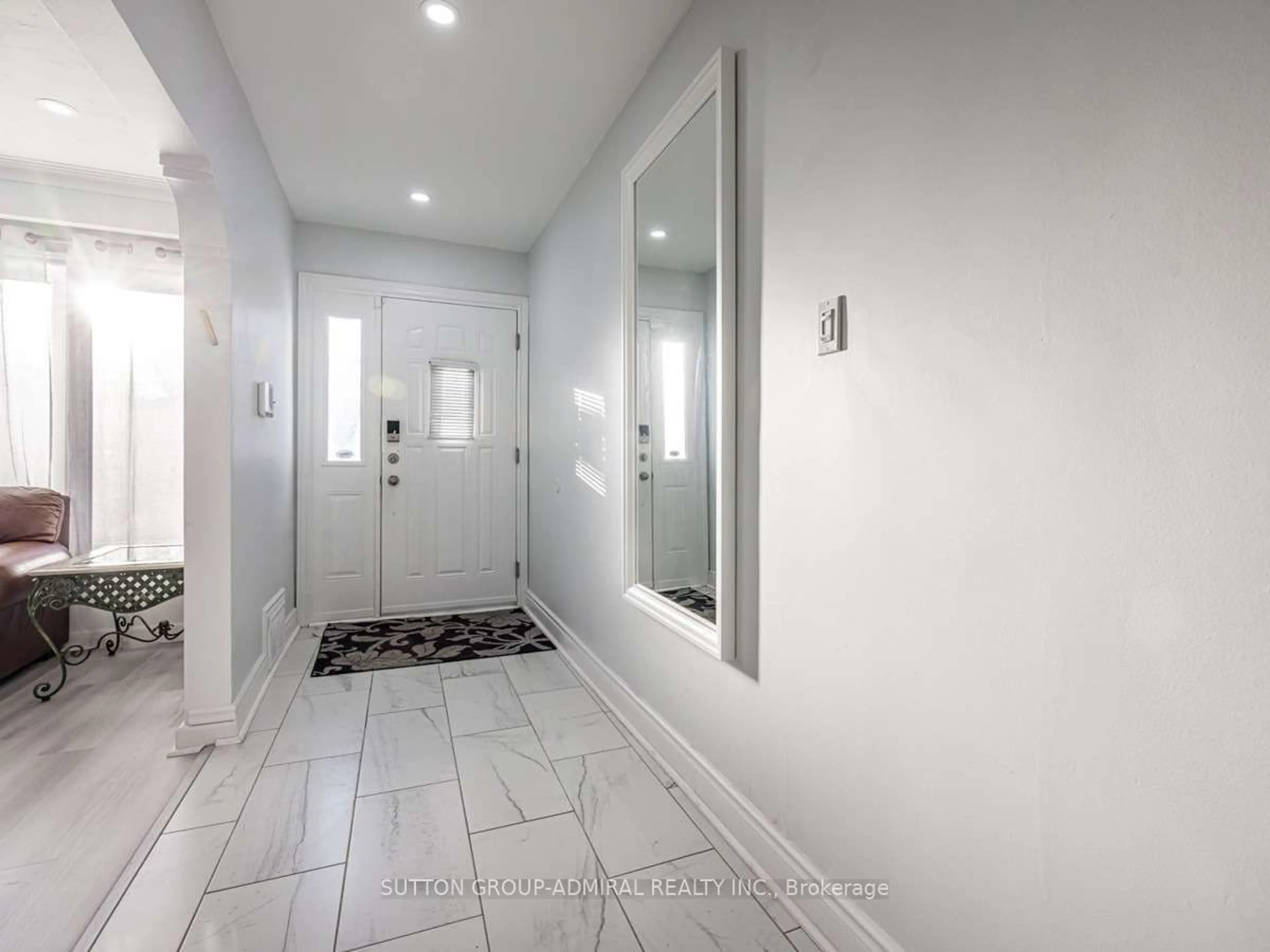 Indoor entryway, ceramic floors for 17 Dorchester Dr, Toronto Ontario M3H 3J2