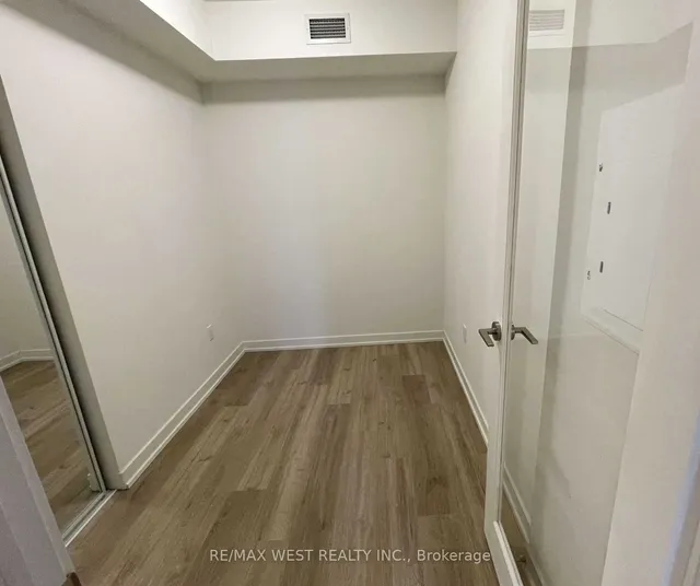 Additional property image - 1 Yorkville Ave Unit 2107