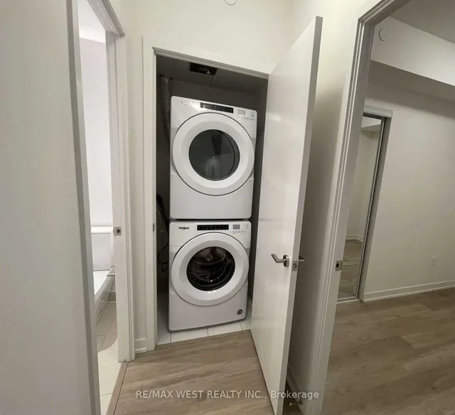 Additional property image - 1 Yorkville Ave Unit 2107