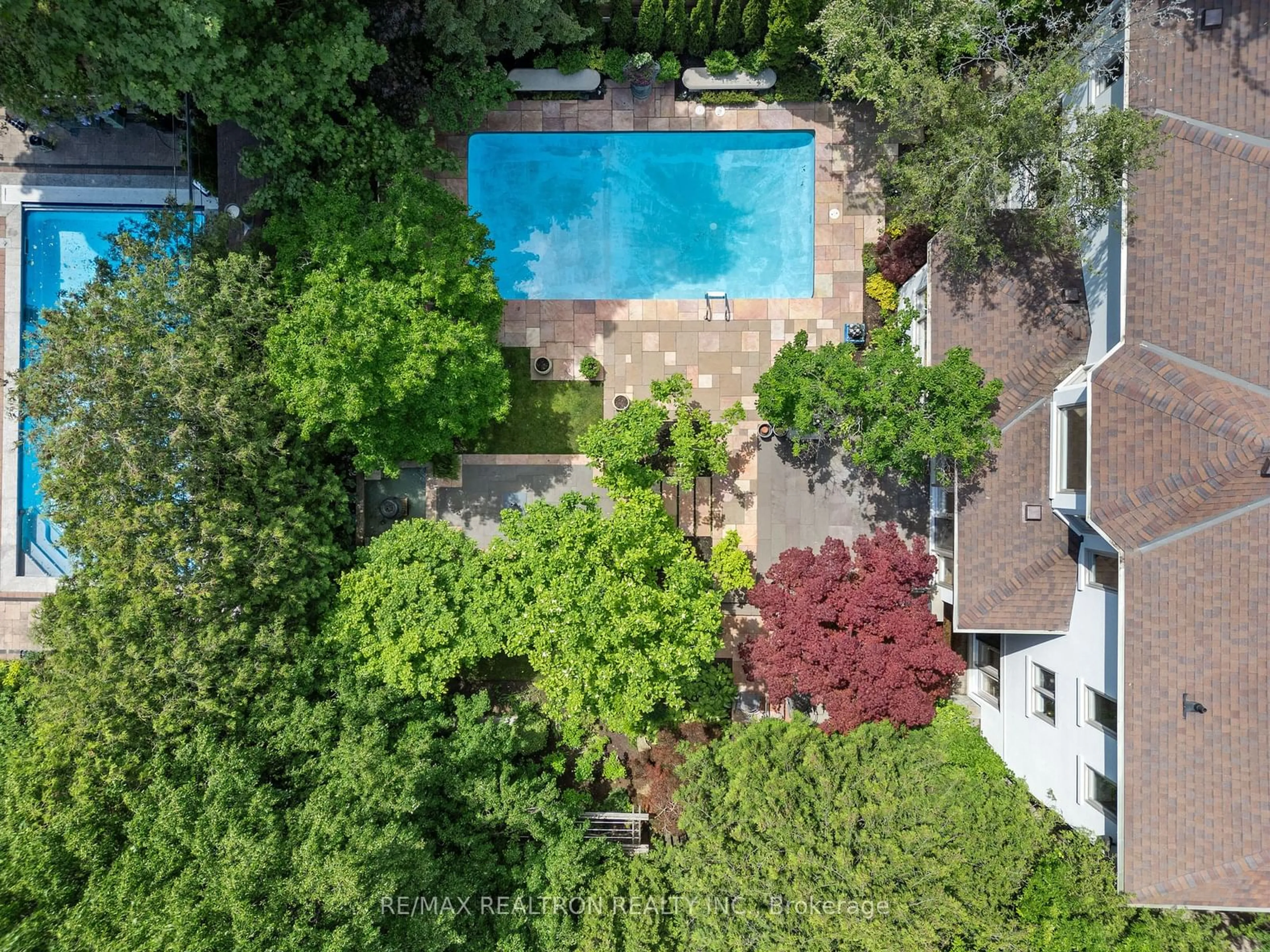 Indoor or outdoor pool for 171 Beechwood Ave, Toronto Ontario M2L 1J9