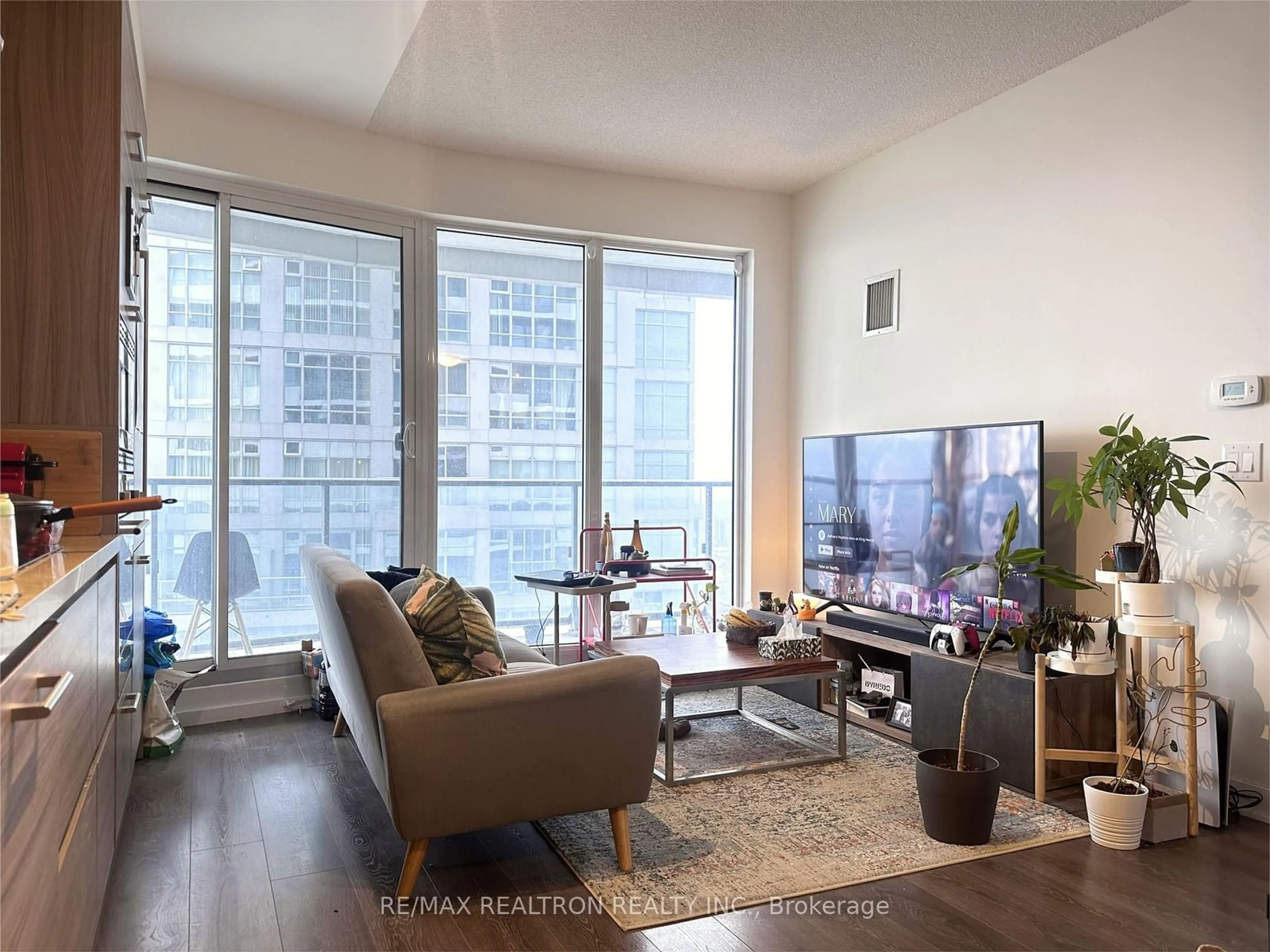 Living room, wood floors for 2221 Yonge St #4205, Toronto Ontario M4S 2B4