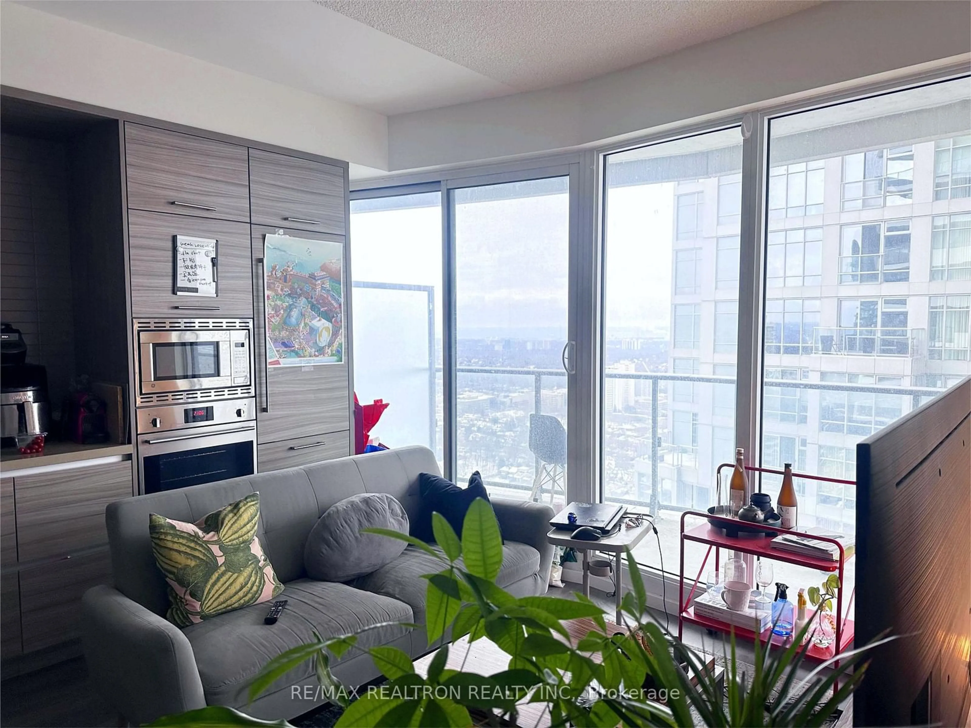 Living room for 2221 Yonge St #4205, Toronto Ontario M4S 2B4