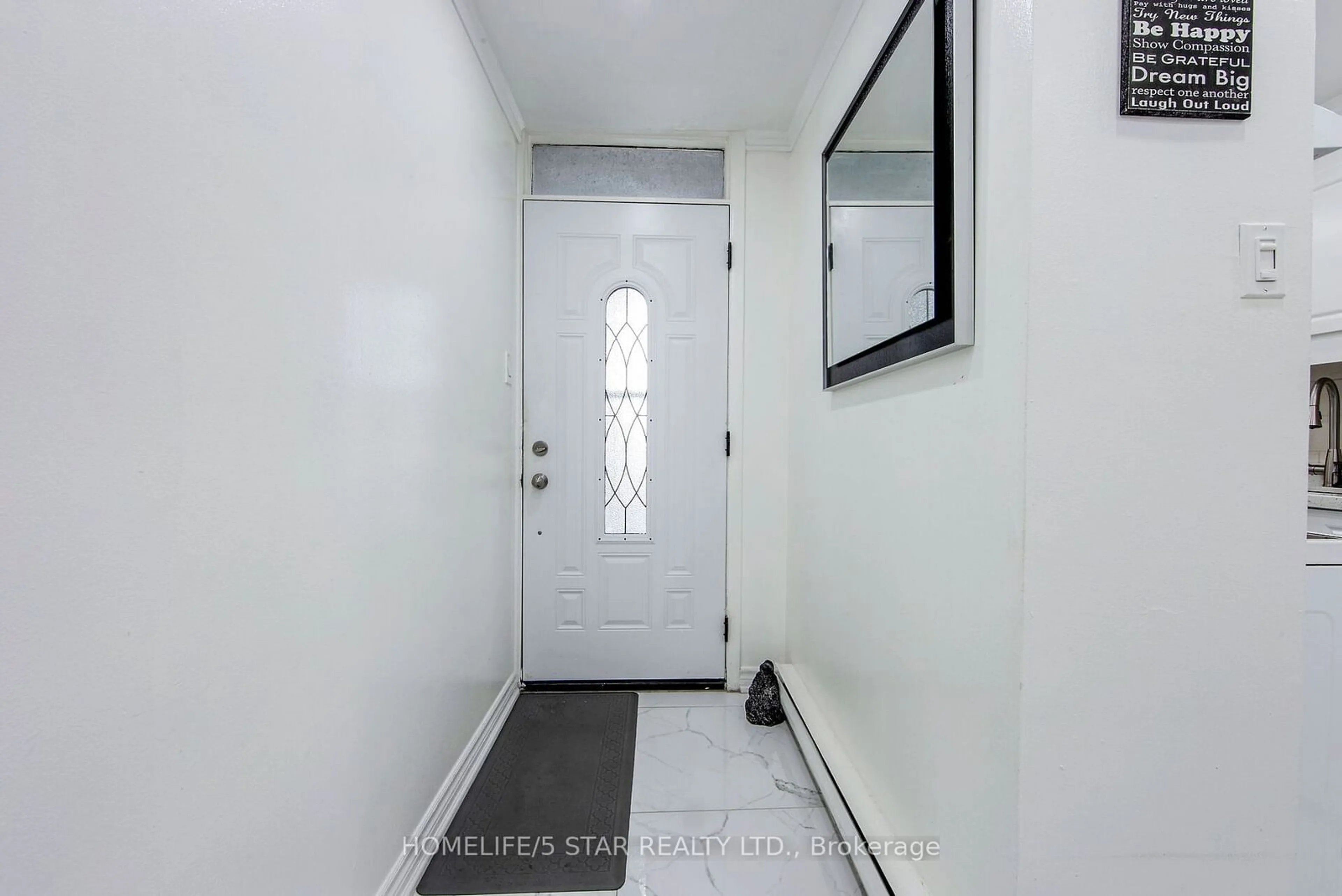 Indoor entryway, not visible floor for 5 SUNNY GLENWAY #320, Toronto Ontario M3C 2Z5