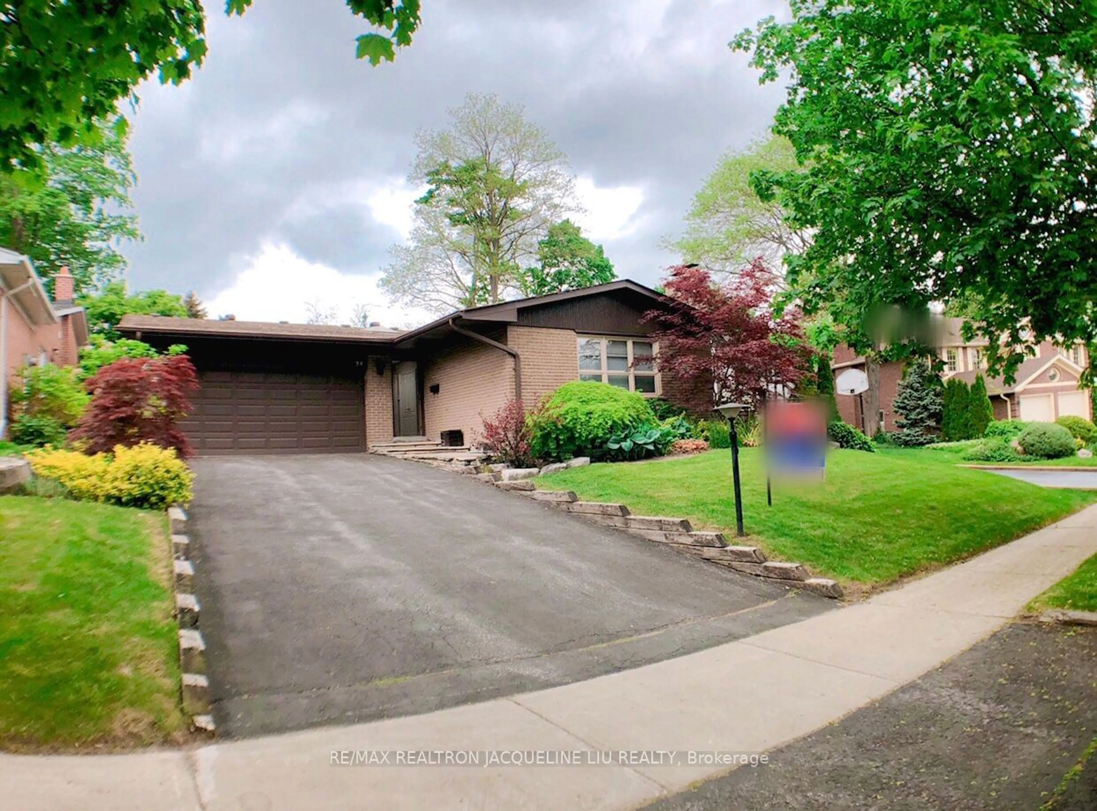 Frontside or backside of a home, the street view for 34 Elliotwood Crt, Toronto Ontario M2L 2P9