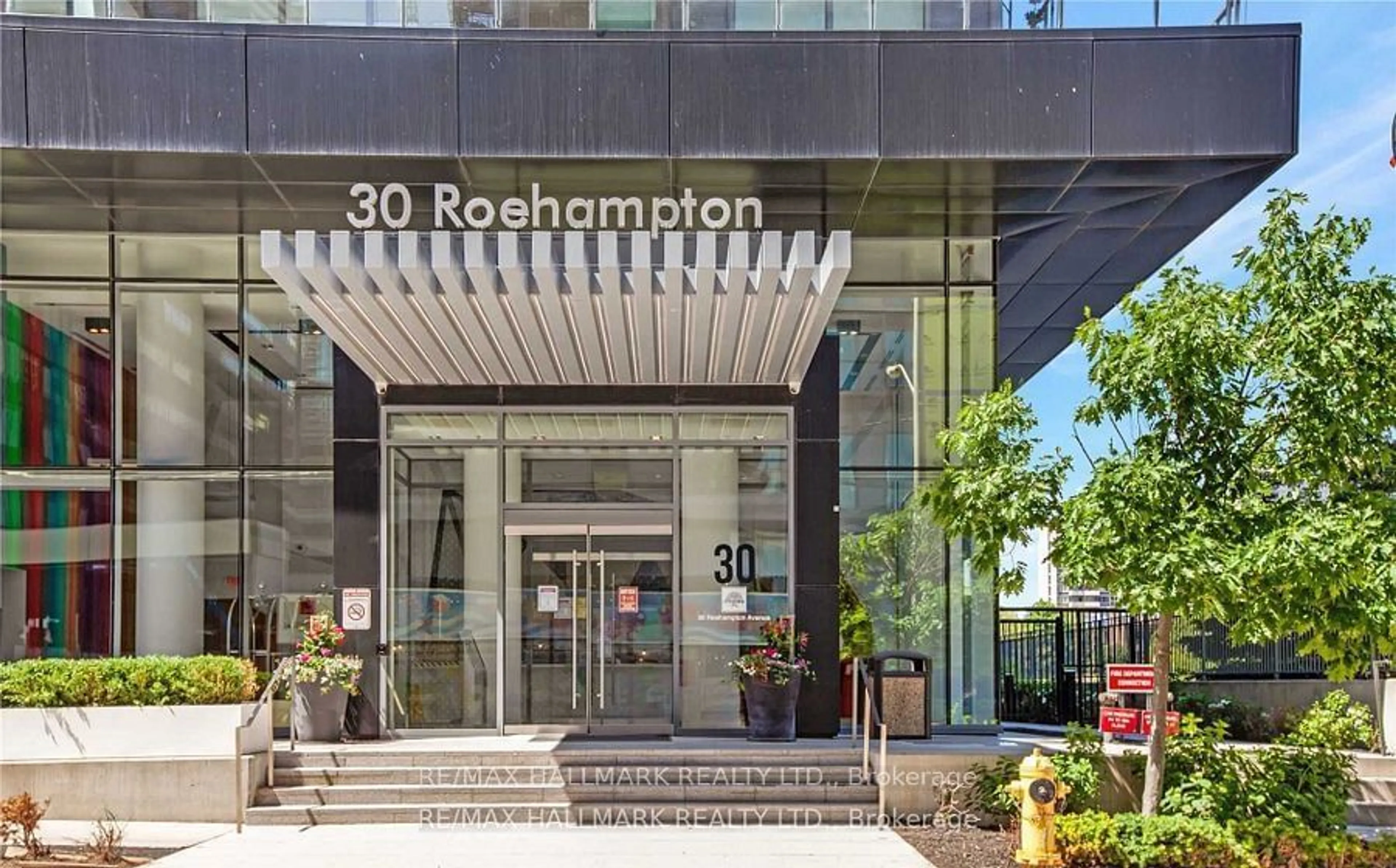 Indoor lobby for 30 Roehampton Ave #2701, Toronto Ontario M4P 1R2