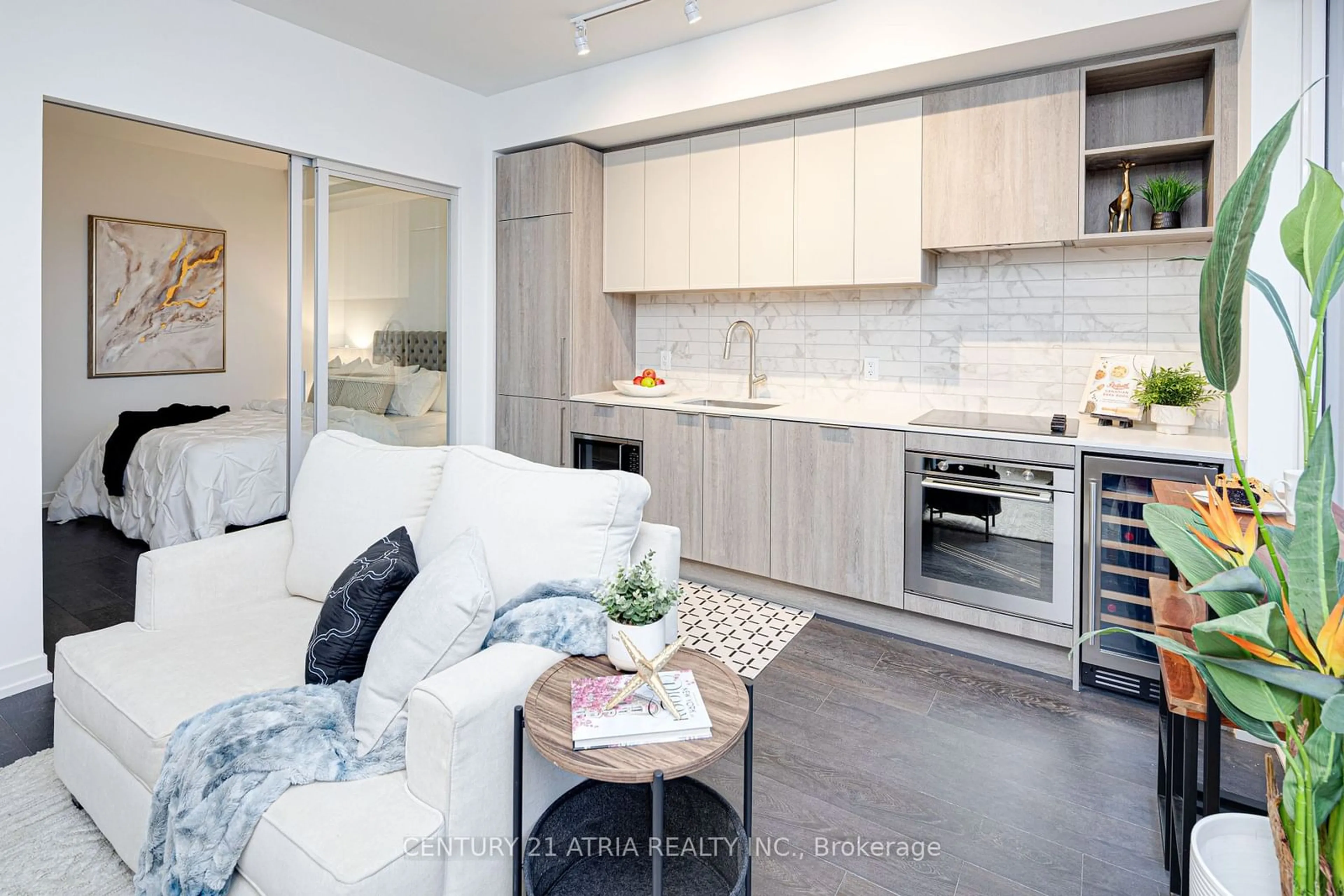 Open concept kitchen, unknown for 2020 Bathurst St #1810, Toronto Ontario M5P 0A6