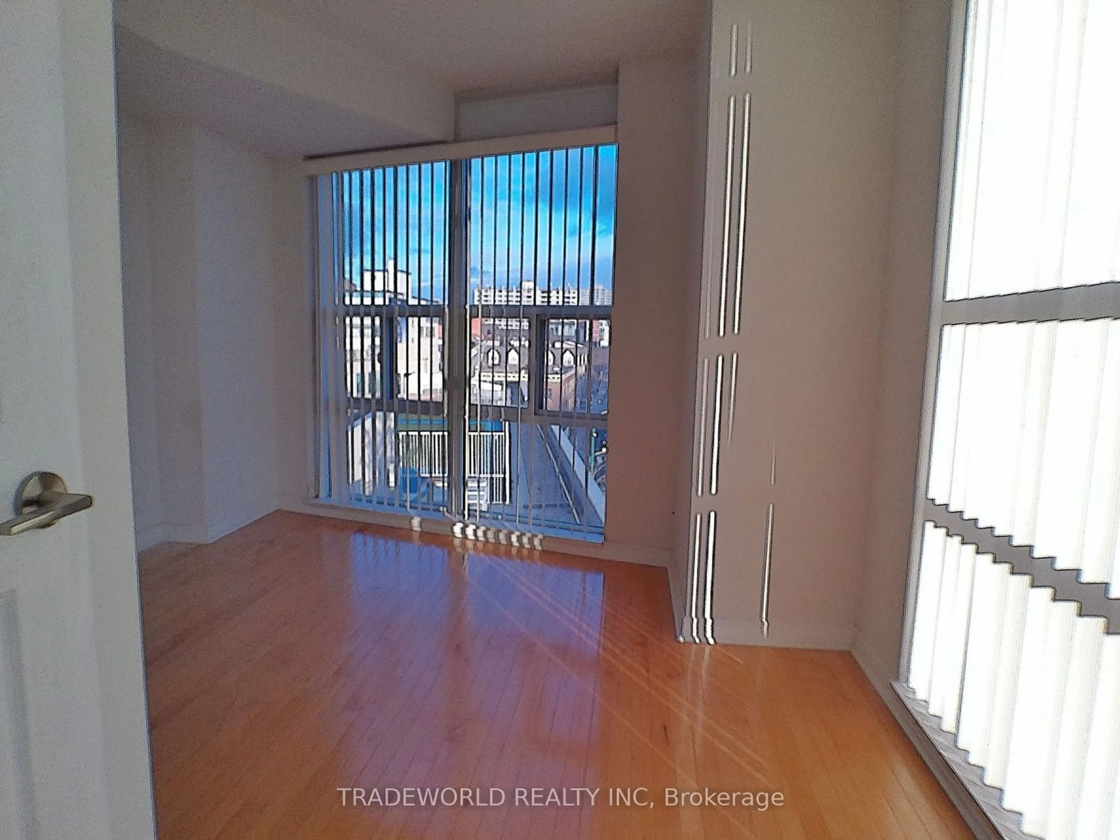 A pic of a room for 736 Spadina Ave #613, Toronto Ontario M5S 2J6