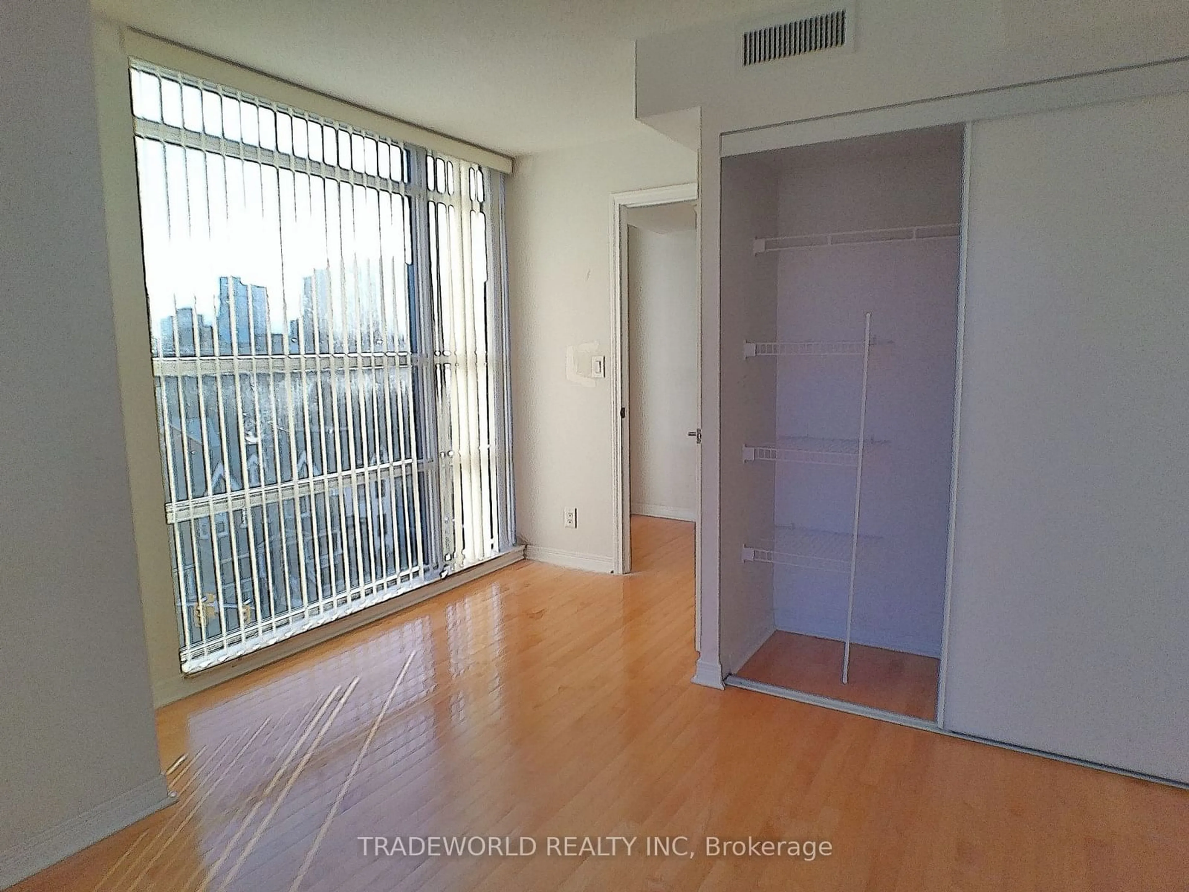 A pic of a room for 736 Spadina Ave #613, Toronto Ontario M5S 2J6