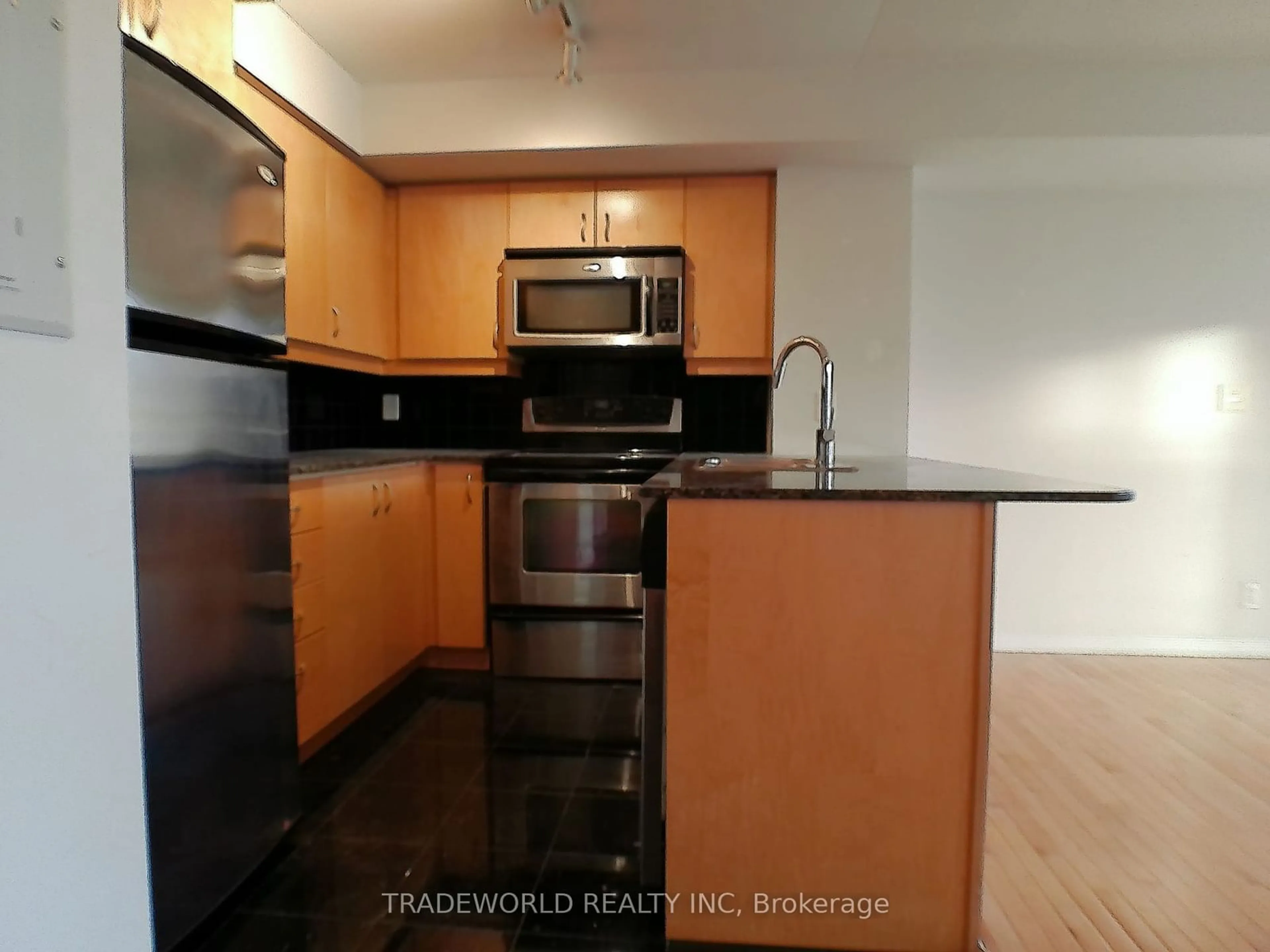 Standard kitchen, unknown for 736 Spadina Ave #613, Toronto Ontario M5S 2J6