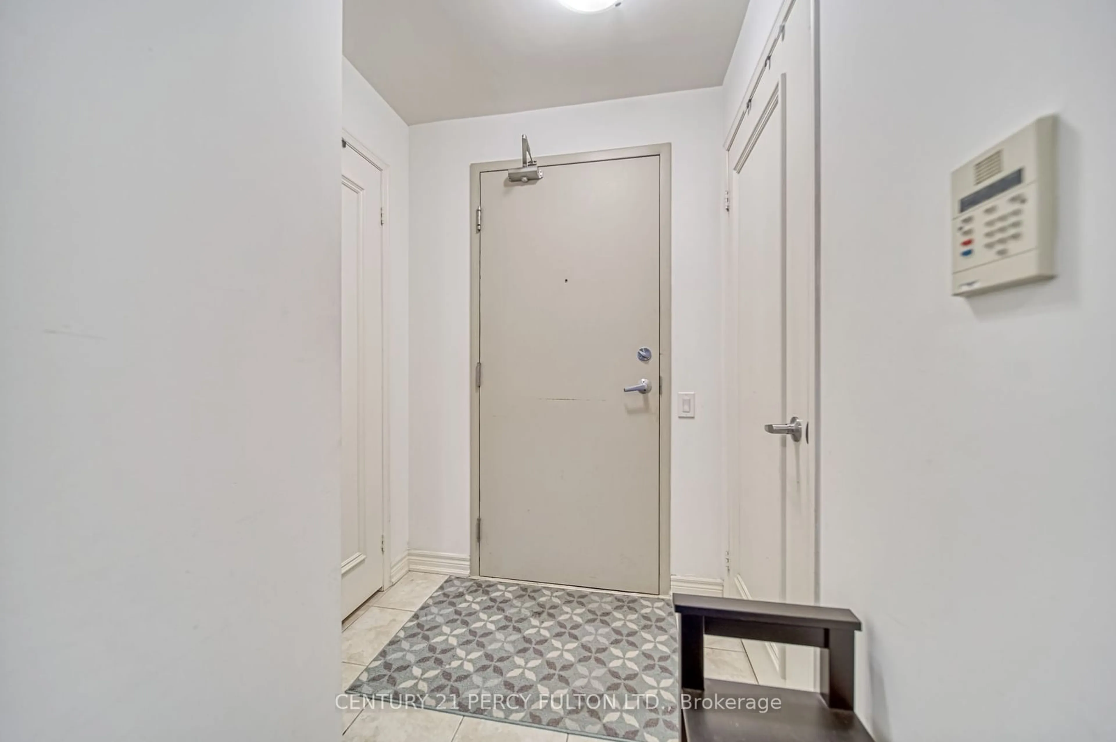 Indoor entryway, unknown floor for 60 St Clair Ave #906, Toronto Ontario M4V 1M1