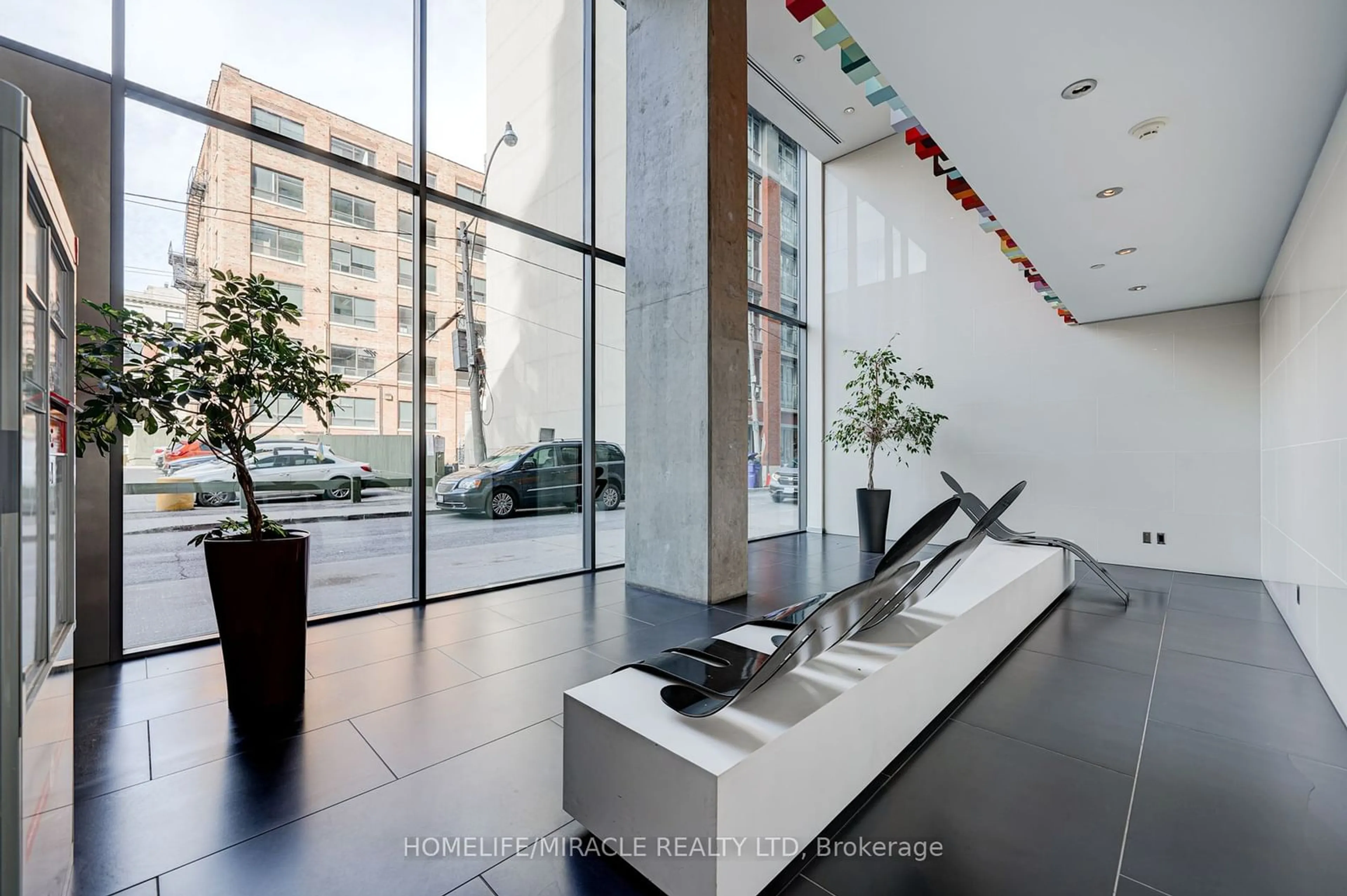 Indoor foyer, ceramic floors for 25 Oxley St #701, Toronto Ontario M5V 2J5