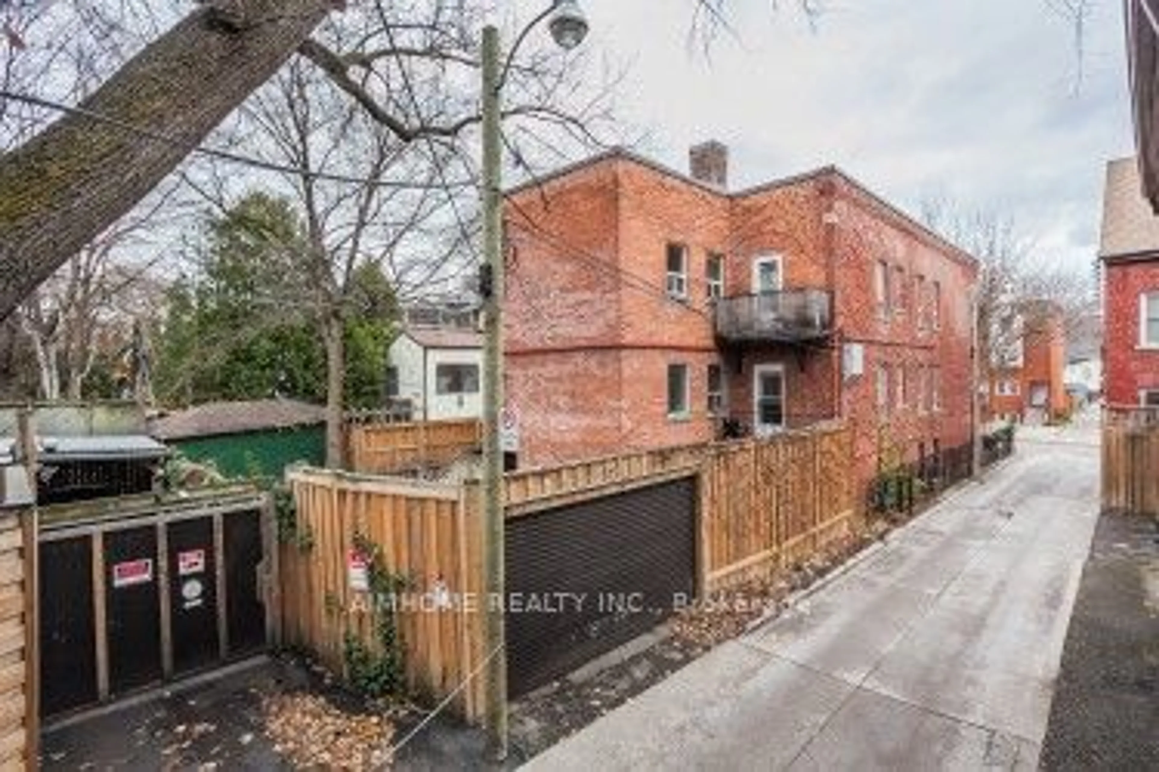 A pic from exterior of the house or condo, the fenced backyard for 360 R Dundas St #Th2, Toronto Ontario M5A 2A3