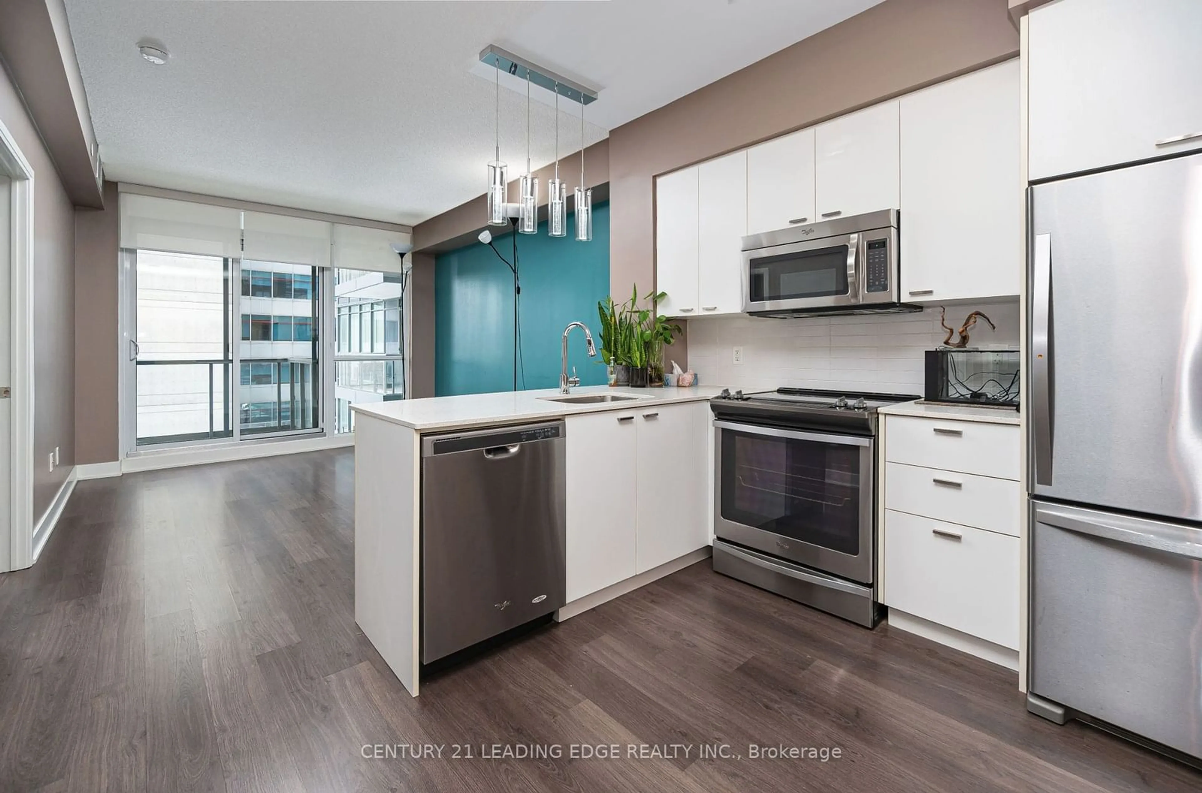 Open concept kitchen for 30 Roehampton Ave #506, Toronto Ontario M4P 0B9