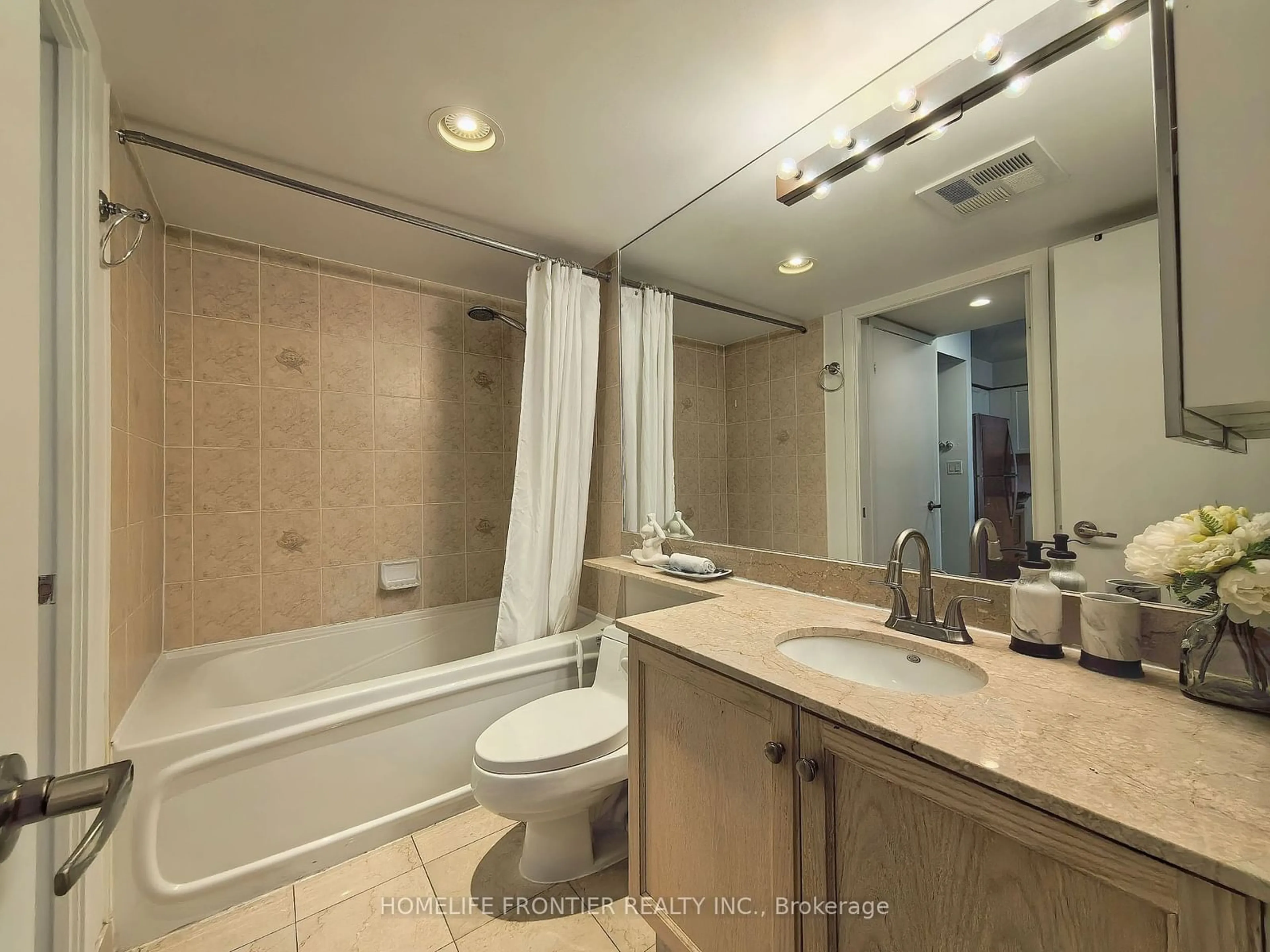 Standard bathroom, ceramic/tile floor for 210 Victoria St #3005, Toronto Ontario M5B 2R3