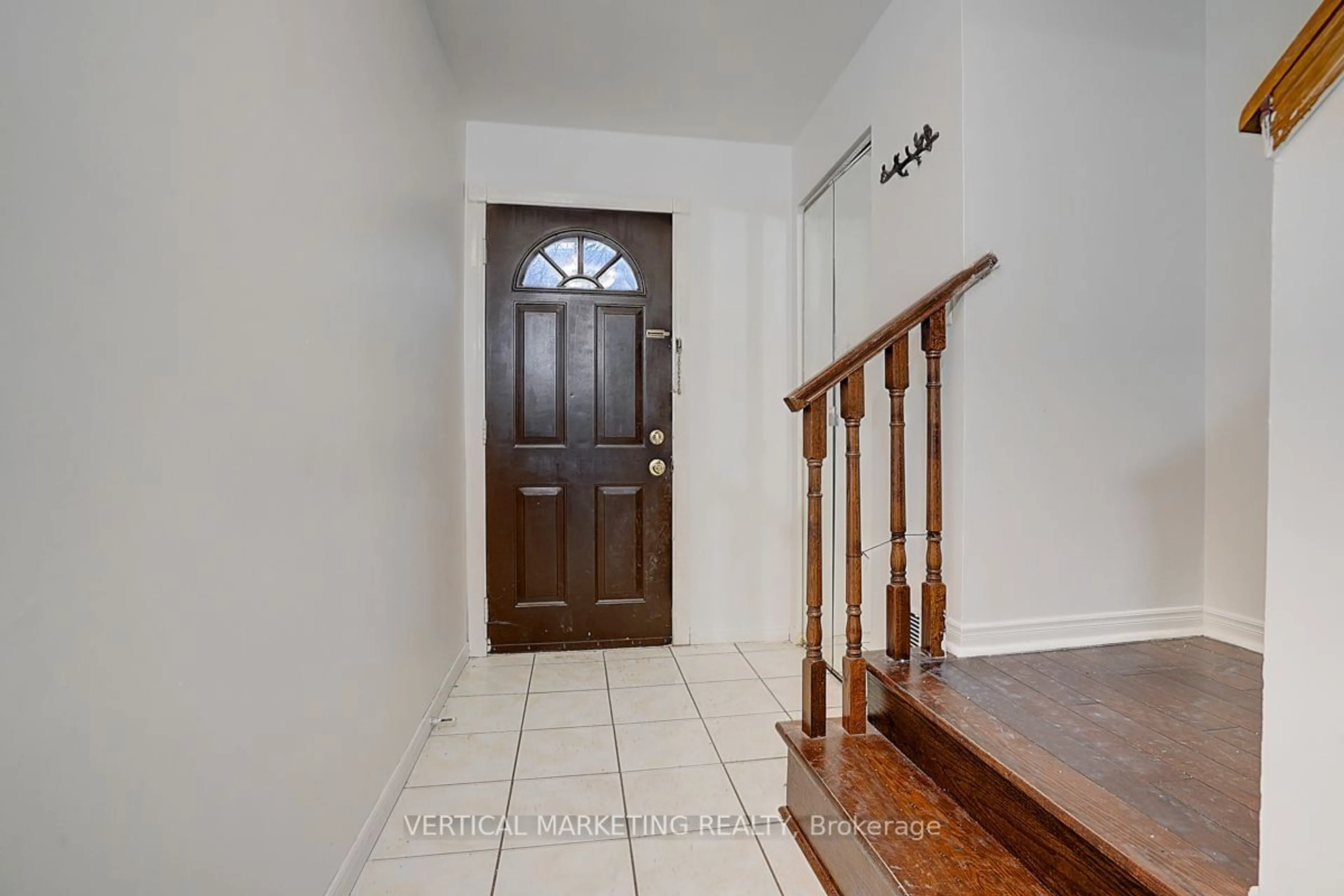 Indoor entryway for 18 Virgo Star Way #18VIRGO, Toronto Ontario M2J 1N7