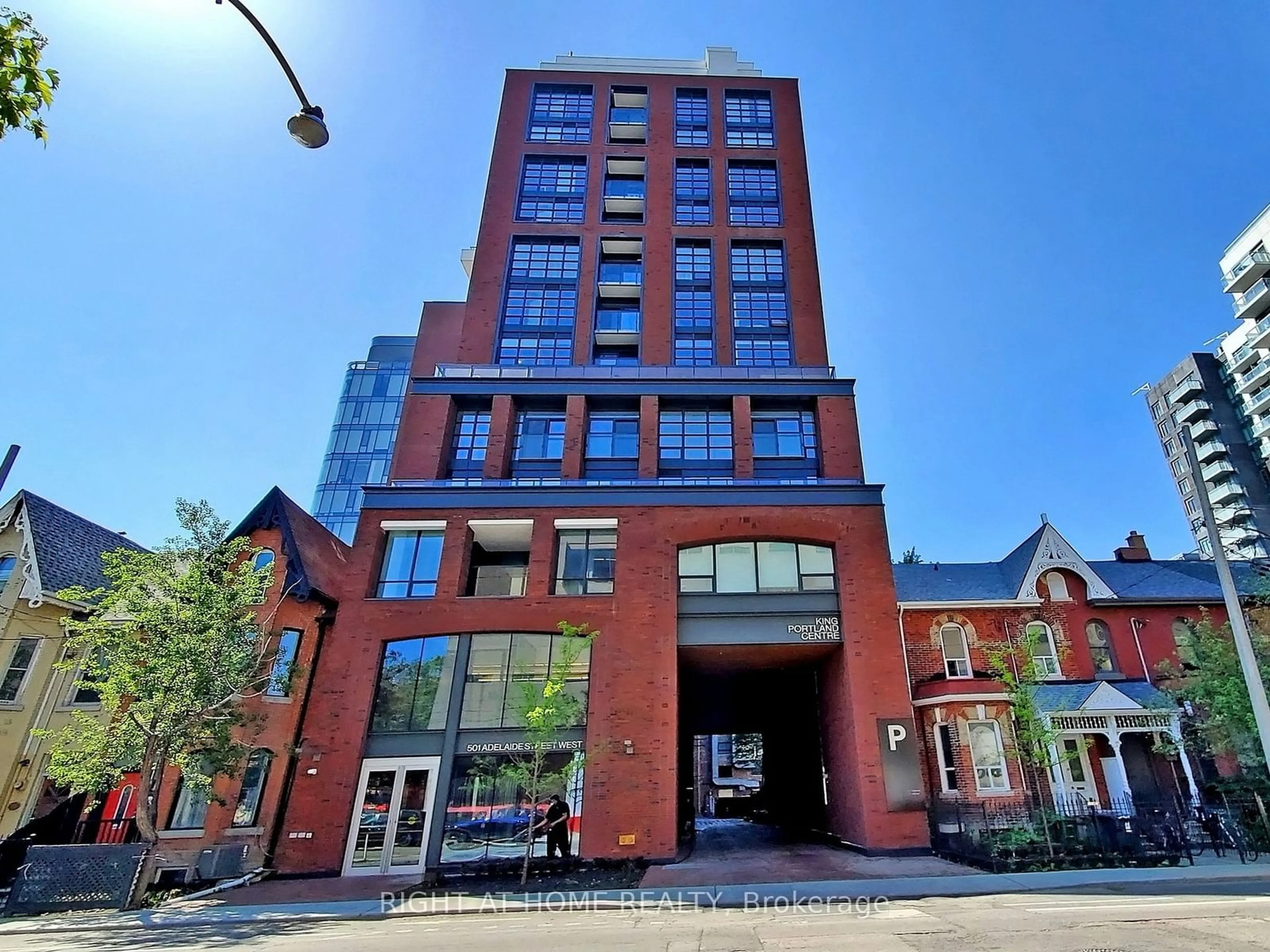 Indoor foyer for 501 Adelaide St #802, Toronto Ontario M5V 1T4