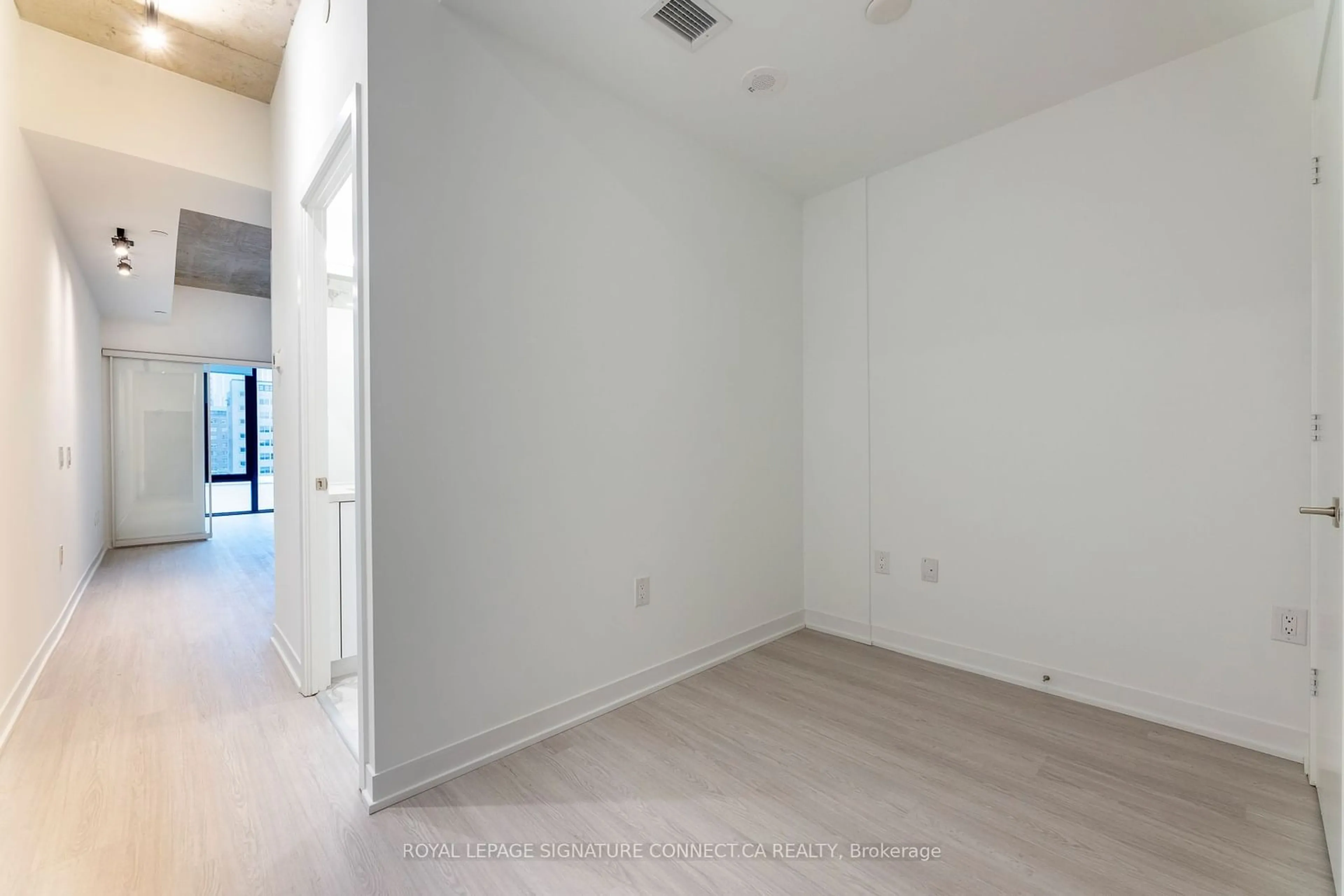 A pic of a room for 195 McCaul St #714, Toronto Ontario M5T 1W6