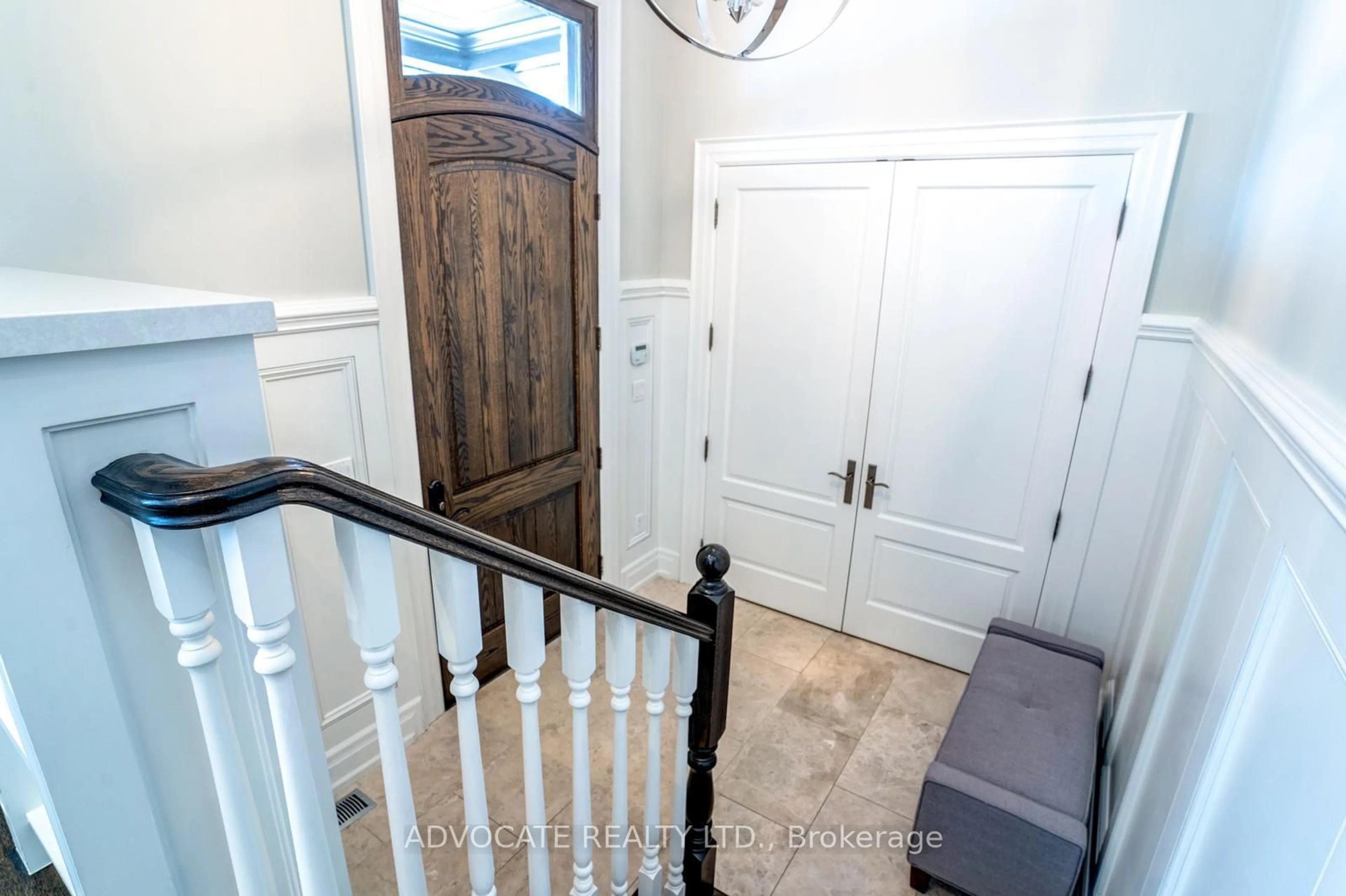 Indoor entryway for 210 Burndale Ave, Toronto Ontario M2N 1T3