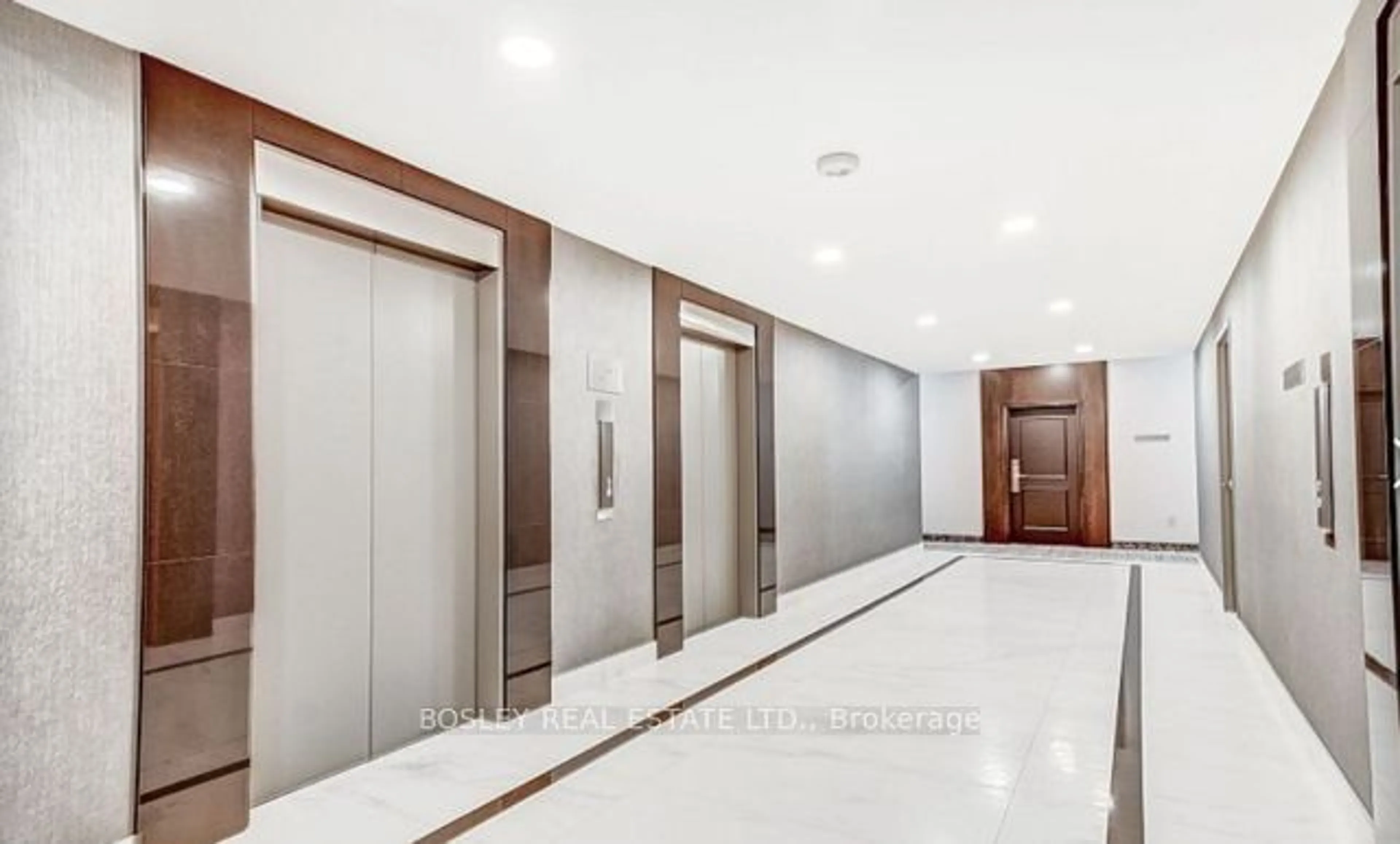 Indoor foyer for 1 Leaside Park Dr #705, Toronto Ontario M4H 1R1