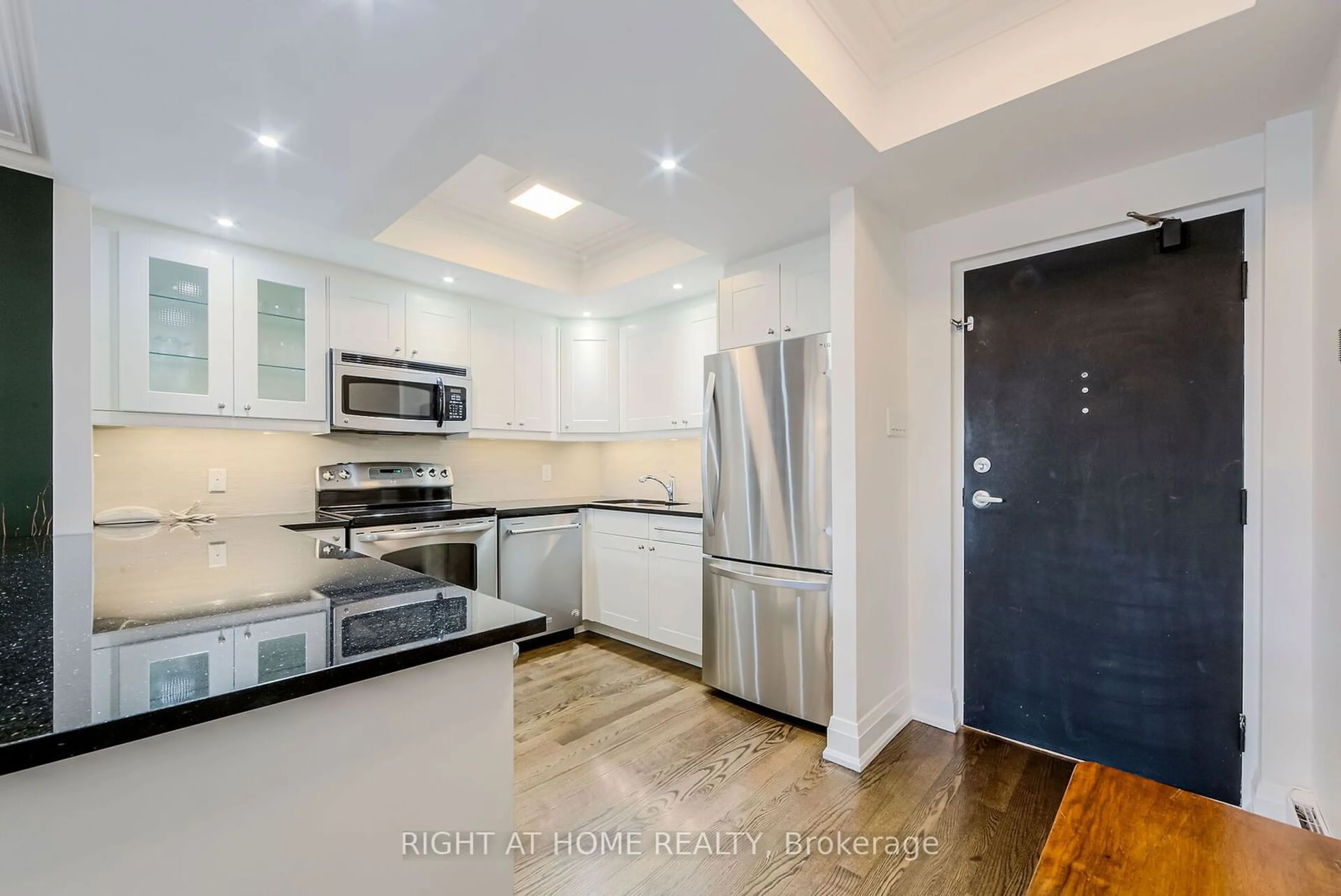 Open concept kitchen, unknown for 20 Glebe Rd #Ph16, Toronto Ontario M5P 1C9