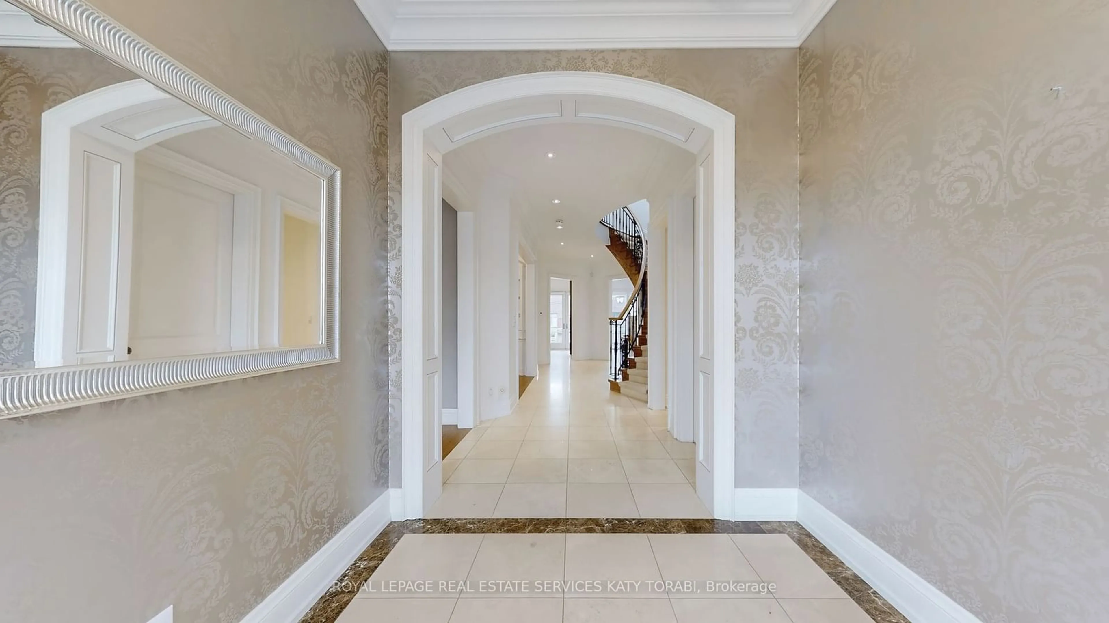 Indoor foyer for 467 Cranbrooke Ave, Toronto Ontario M5M 1N6