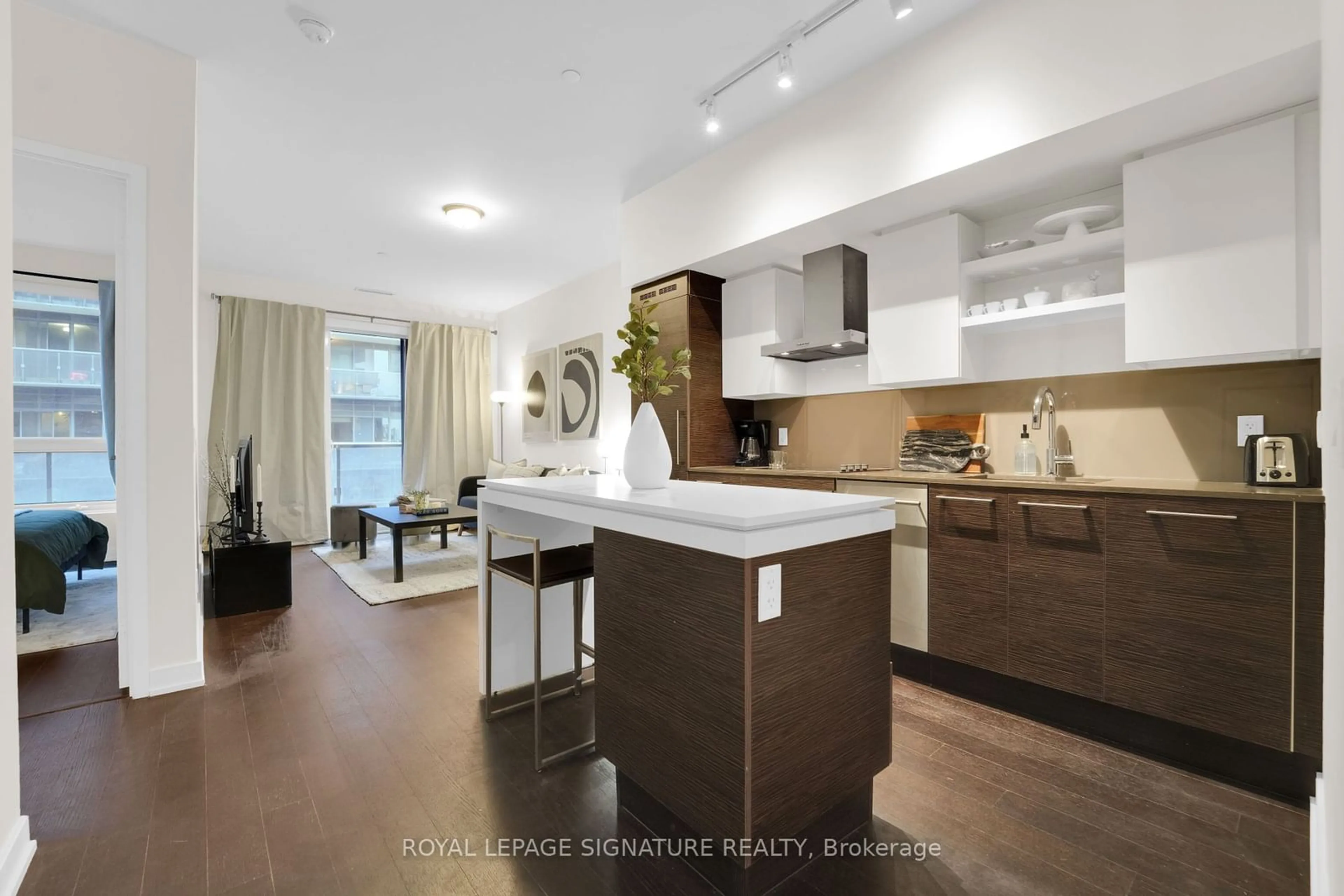 Open concept kitchen, unknown for 1030 King St #1044, Toronto Ontario M6K 3N3