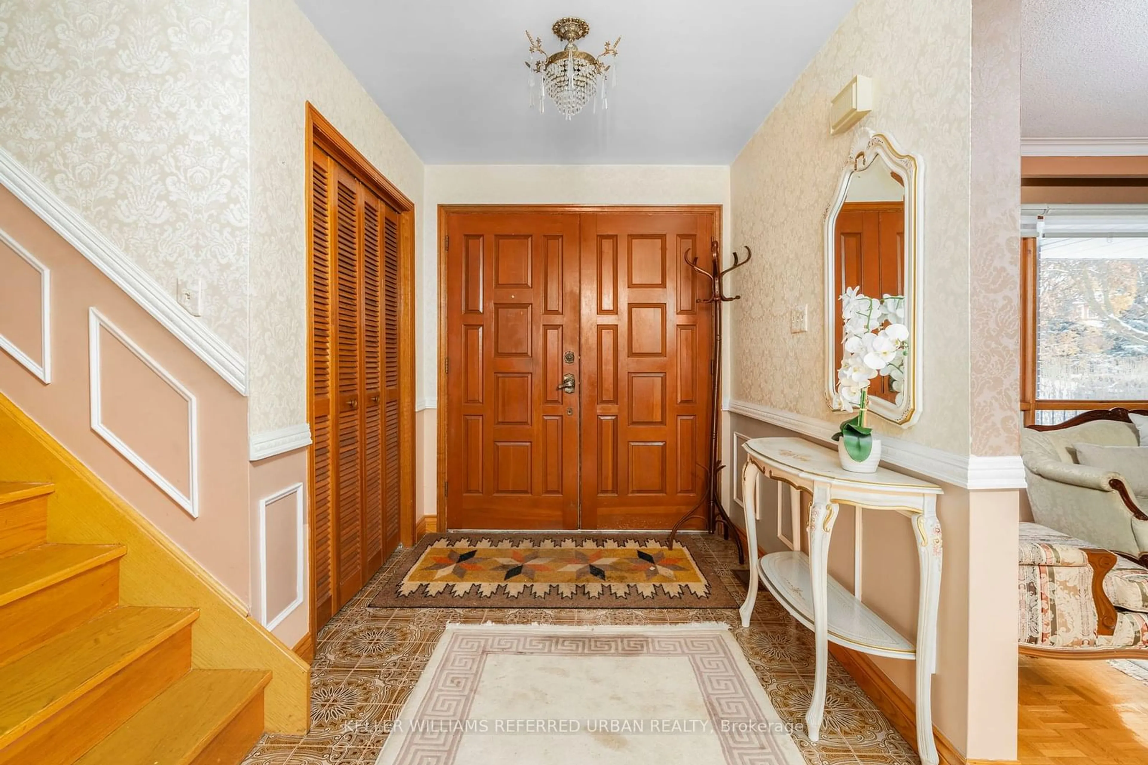 Indoor foyer for 7 Tigerlily Crt, Toronto Ontario M2M 4E3