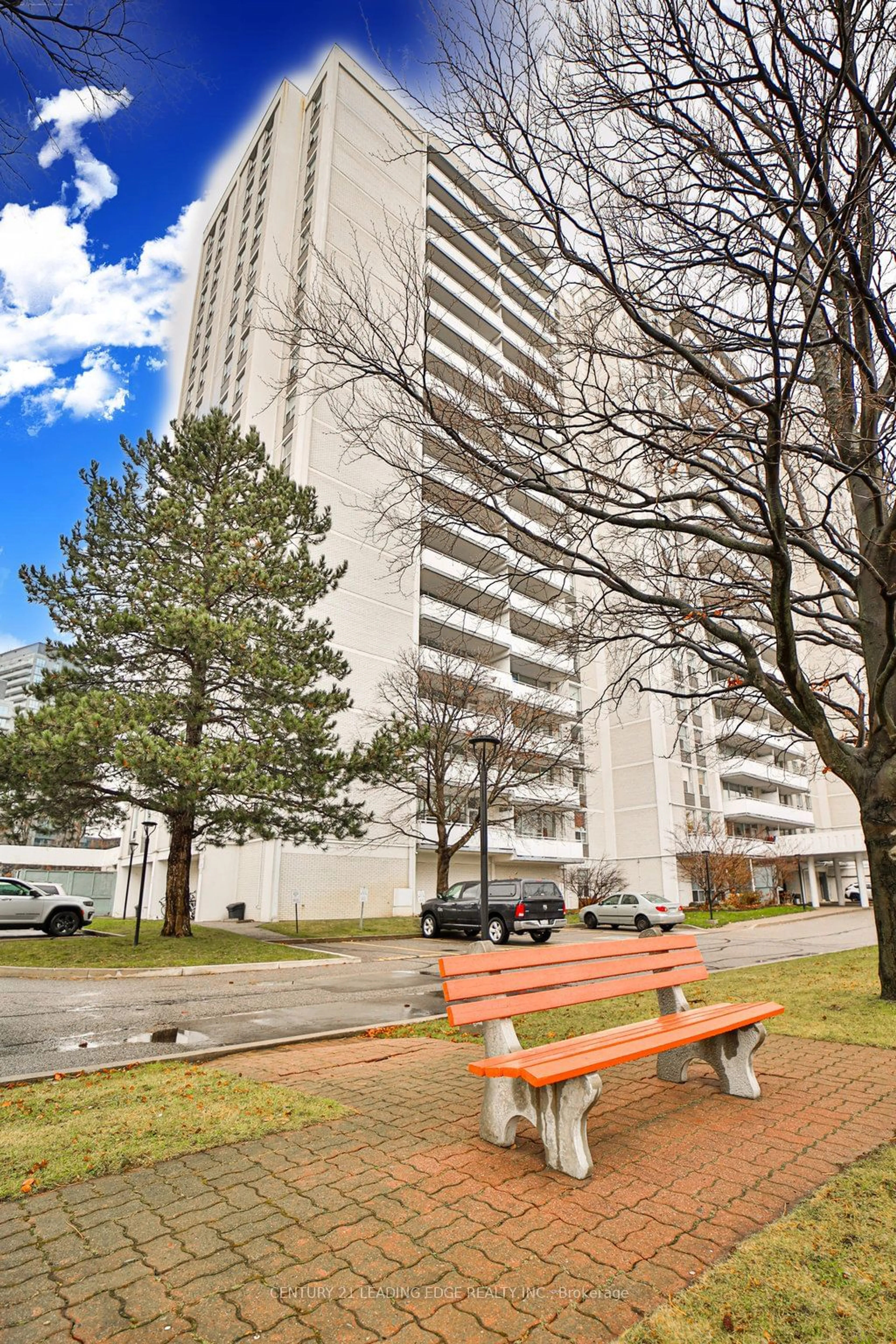 Patio, street for 10 Parkway Forest Dr #409, Toronto Ontario M2J 1L3