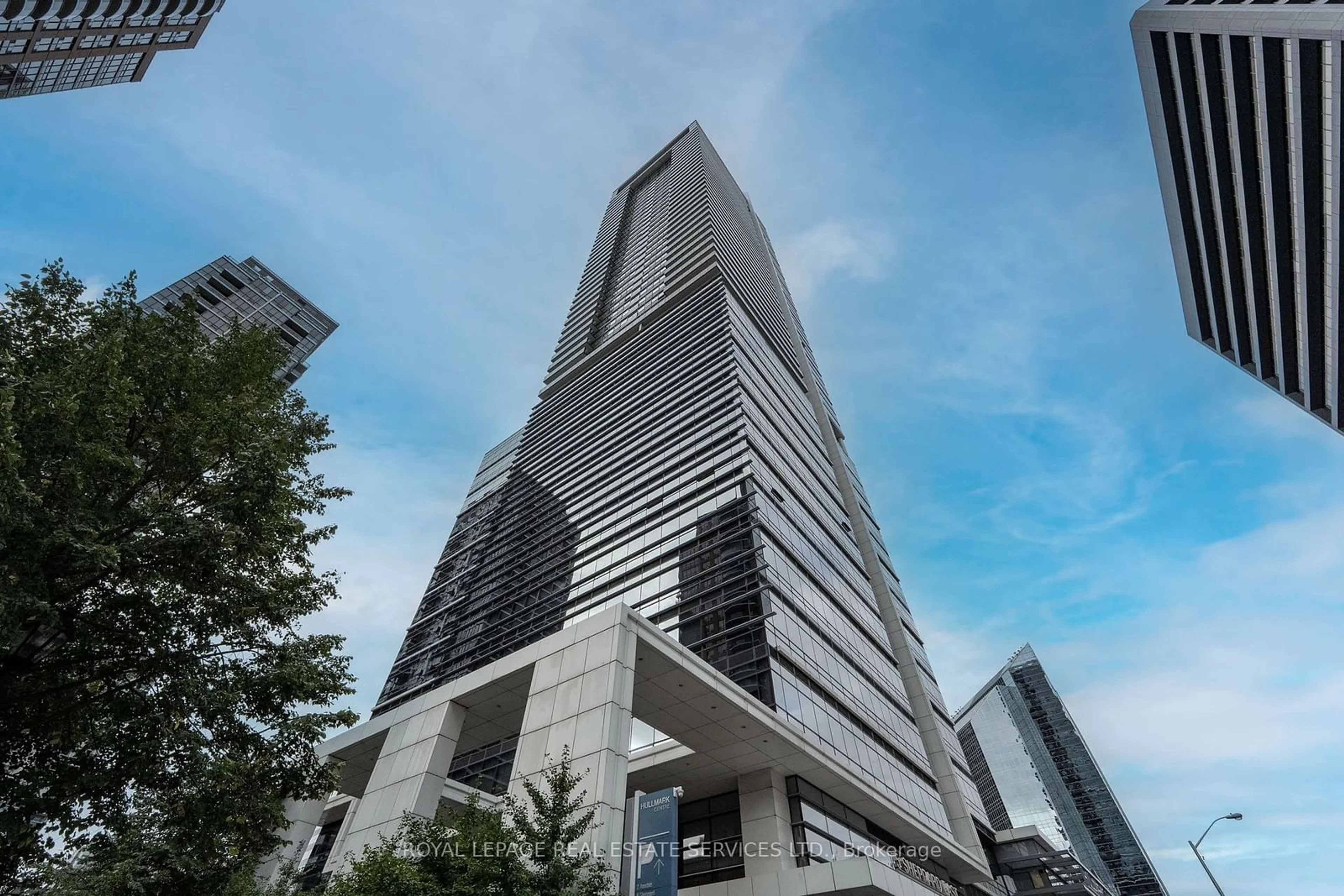 Indoor foyer for 5 Sheppard Ave #2926, Toronto Ontario M2N 0G4