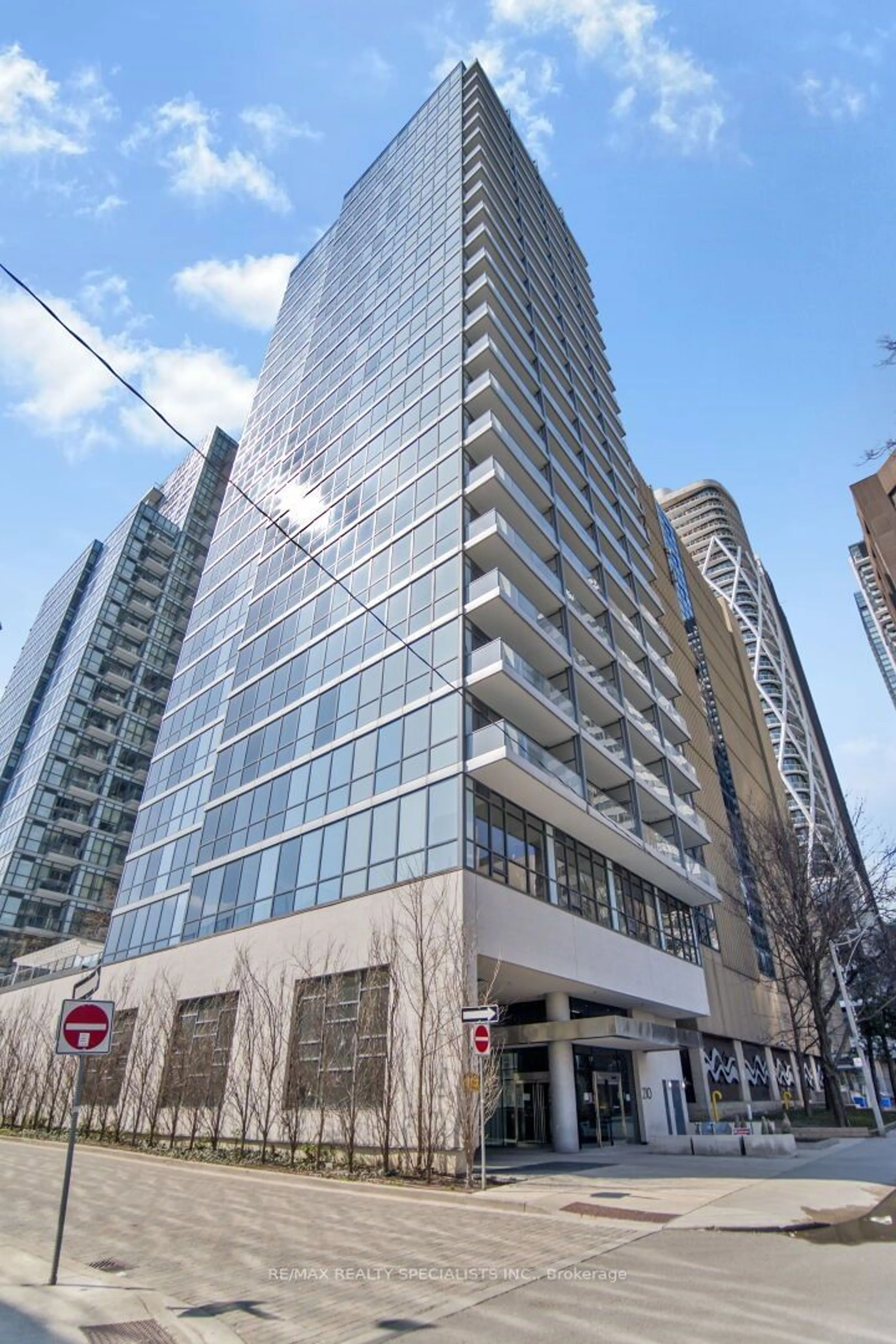 Indoor foyer for 210 Simcoe St #605, Toronto Ontario M5T 0A9