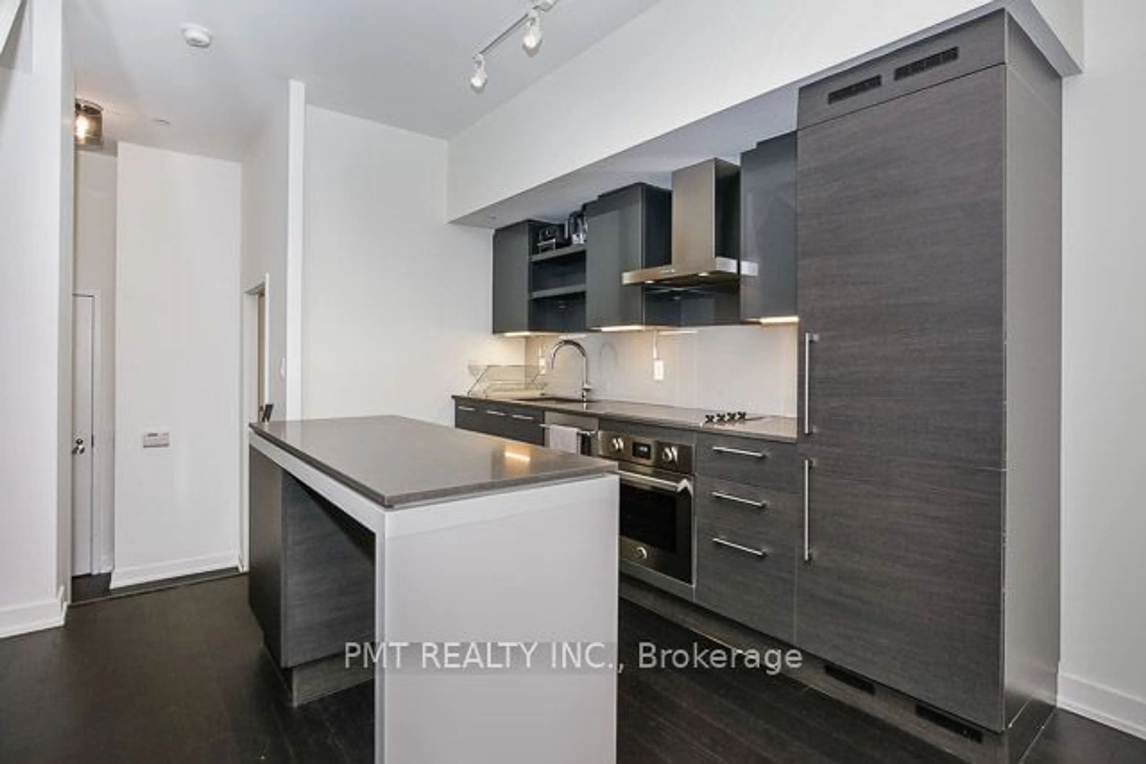 Standard kitchen, unknown for 1030 King Street West St #103, Toronto Ontario M6K 0B4