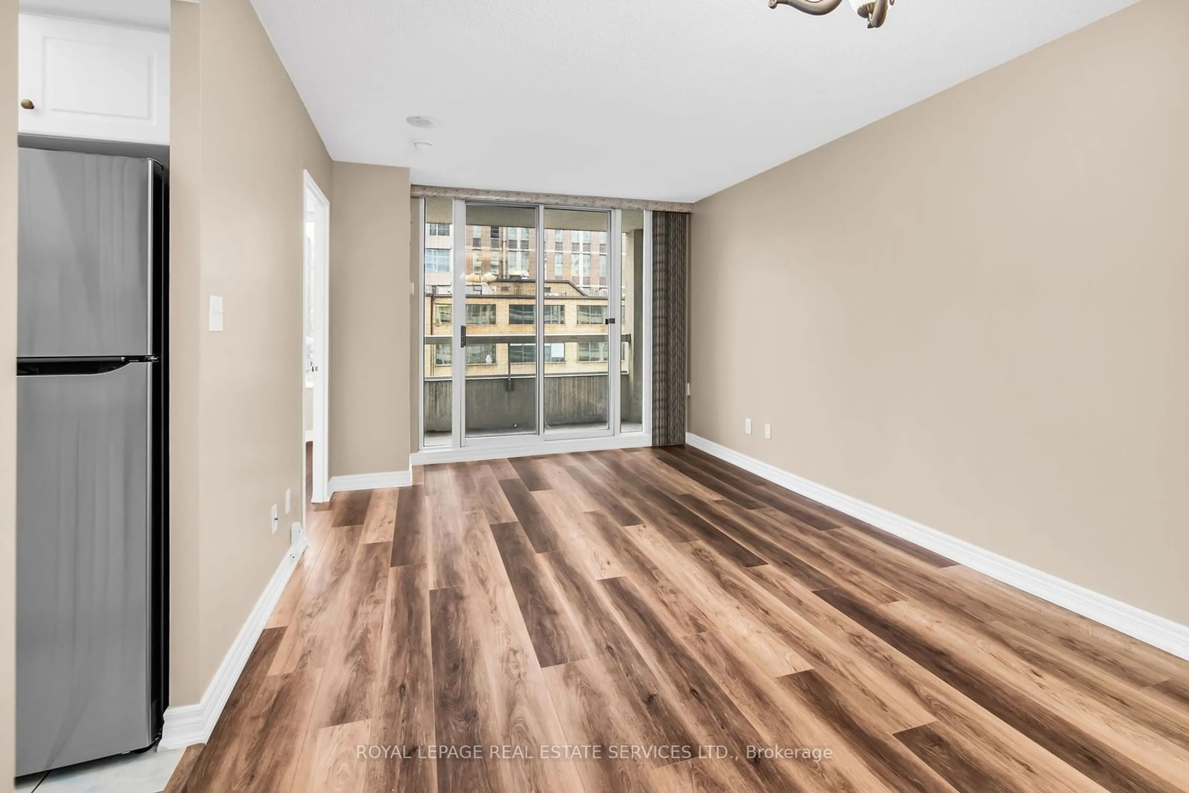 A pic of a room for 43 Eglinton Ave #605, Toronto Ontario M4P 1A2