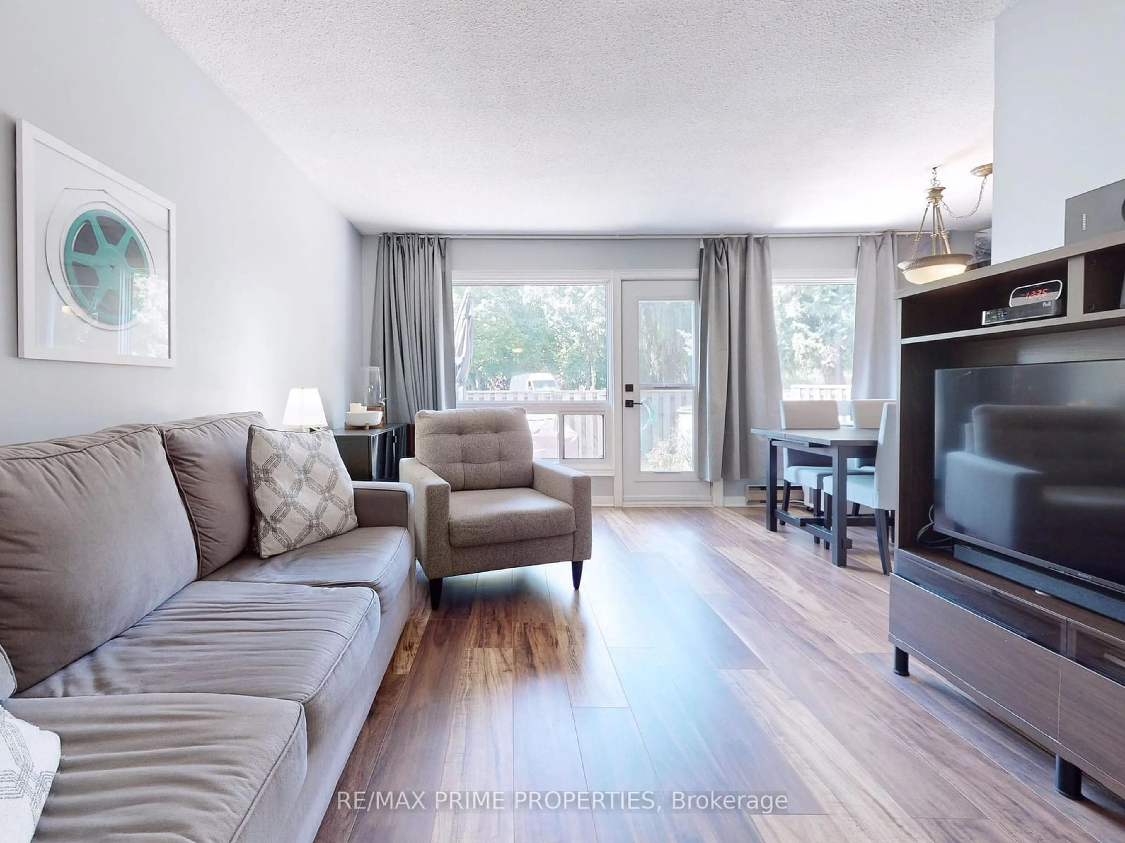 Living room with furniture, wood/laminate floor for 10 Crest Fern Way, Toronto Ontario M2J 4R7