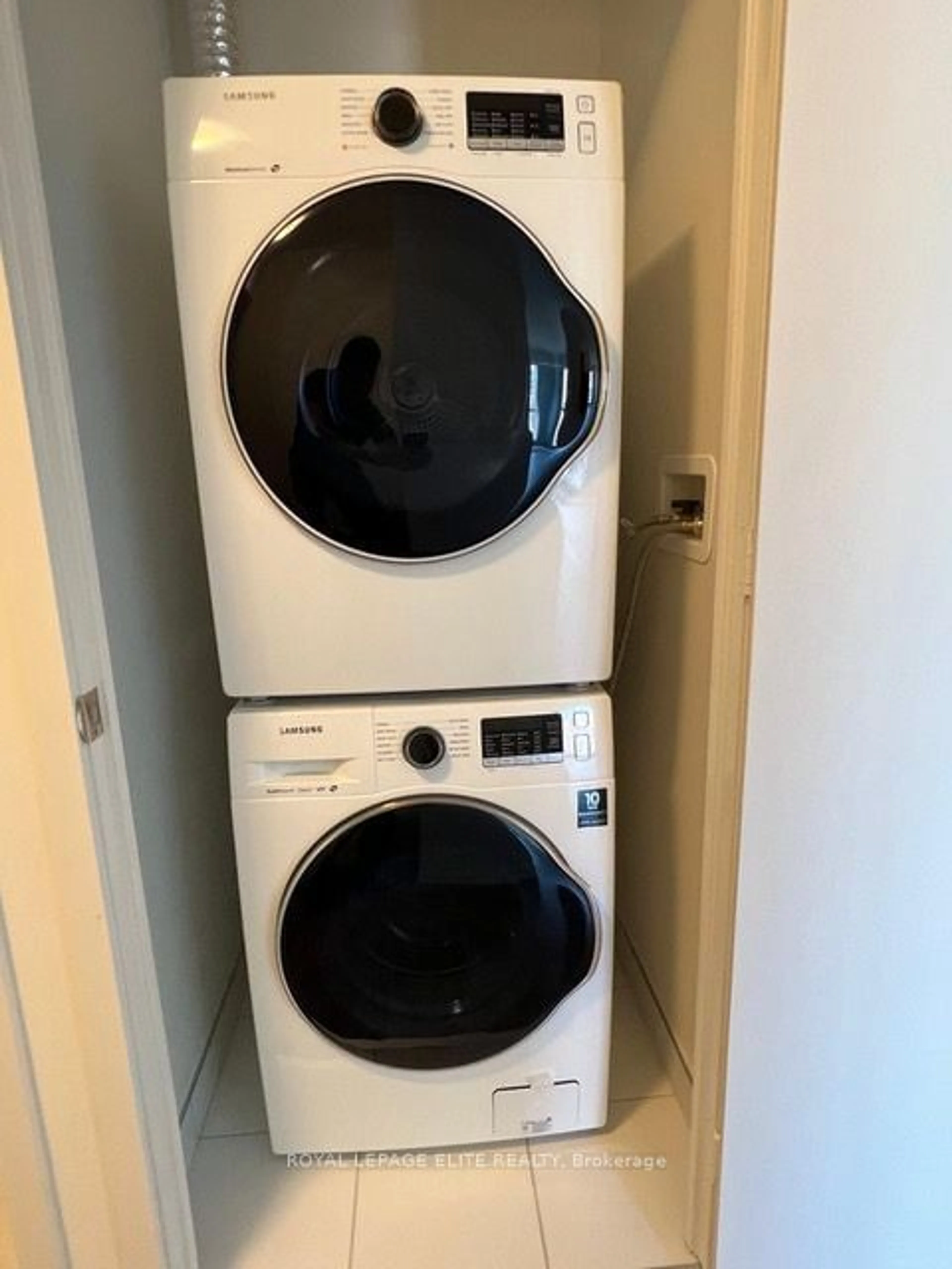 Laundry room for 158 Front St #810, Toronto Ontario M5A 0K9