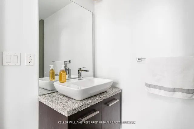Additional property image - 220 George St Unit 301