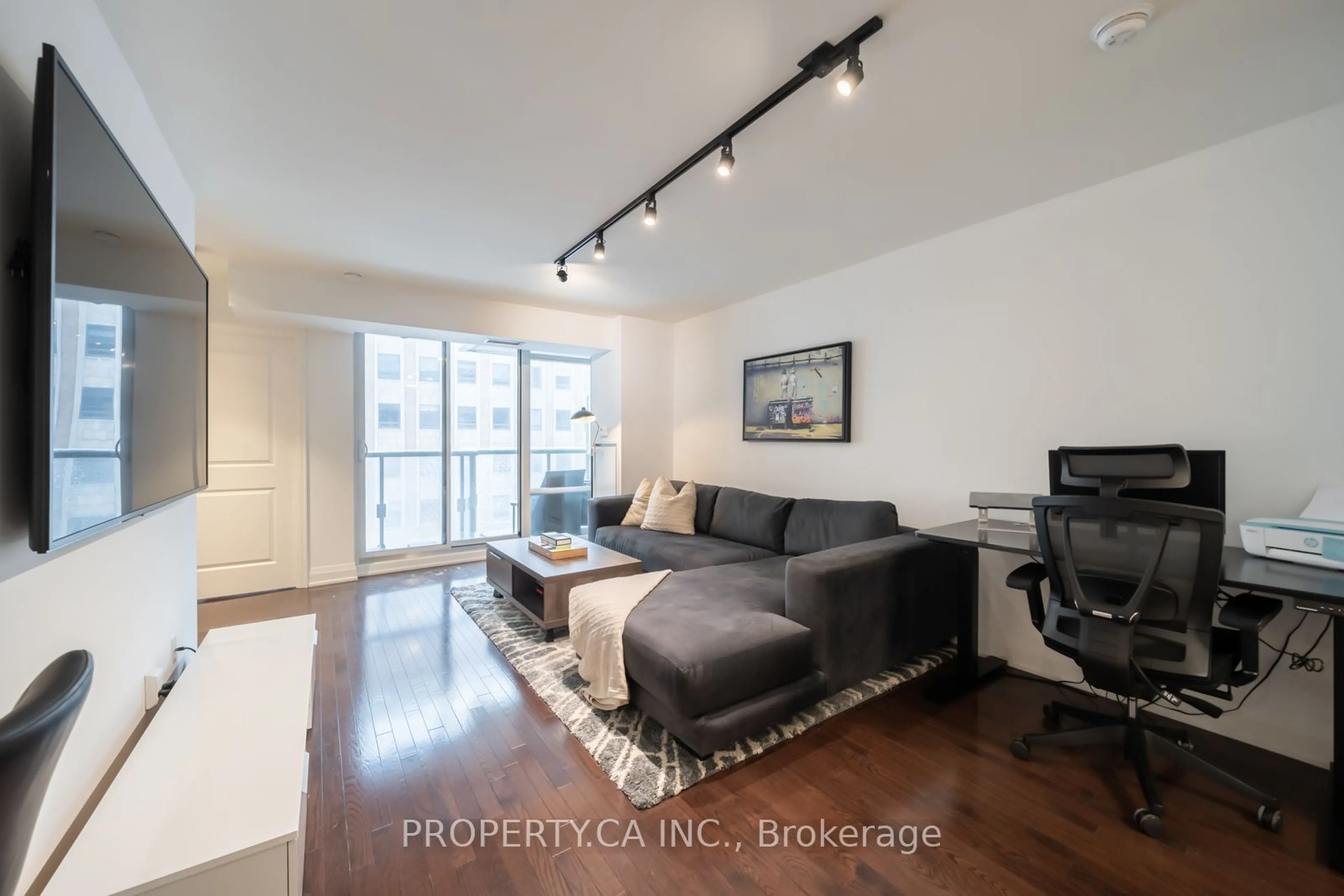 Living room with furniture, wood/laminate floor for 1 Bedford Rd #313, Toronto Ontario M5R 2J7