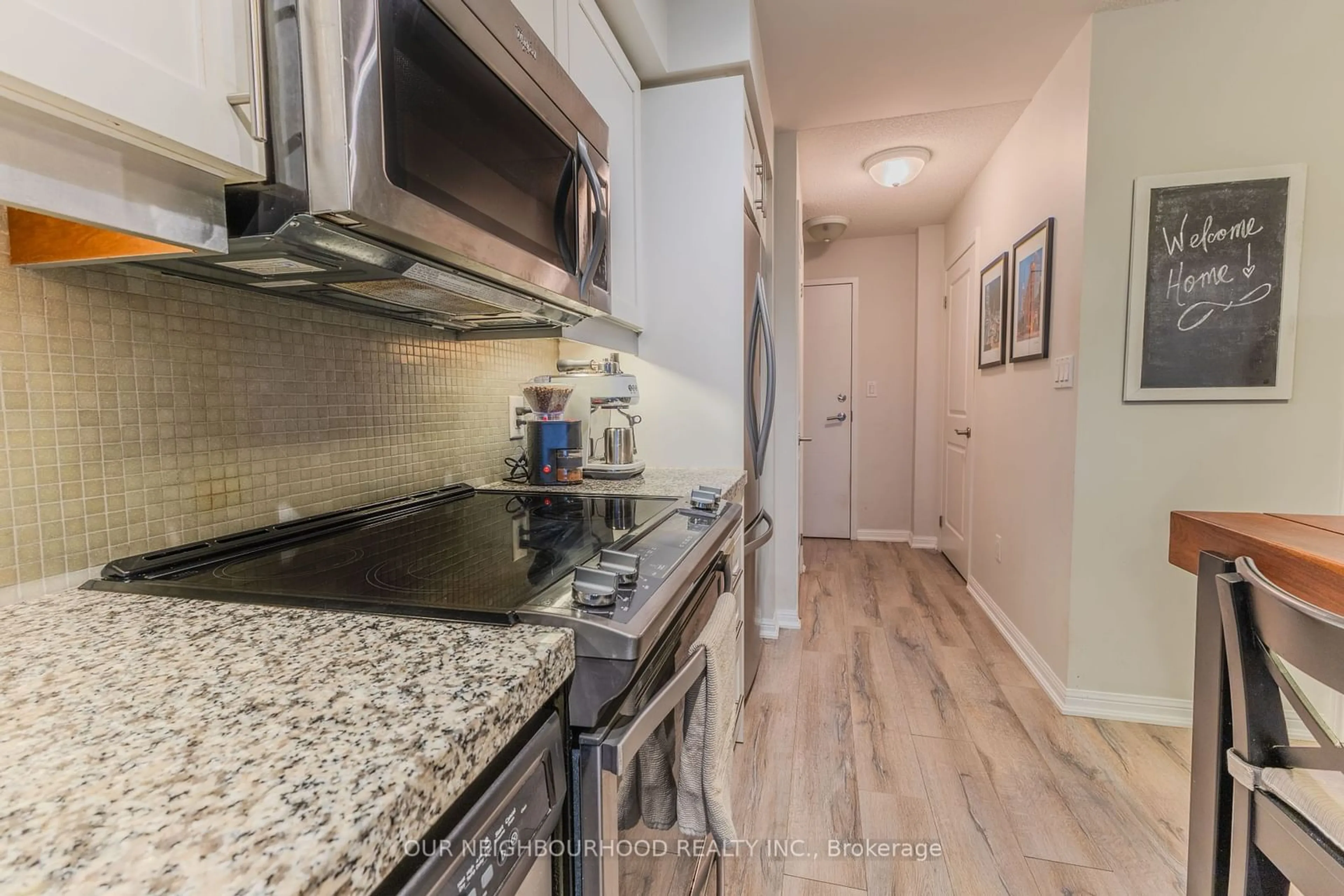 Standard kitchen, unknown for 400 Adelaide St #719, Toronto Ontario M5A 4S3