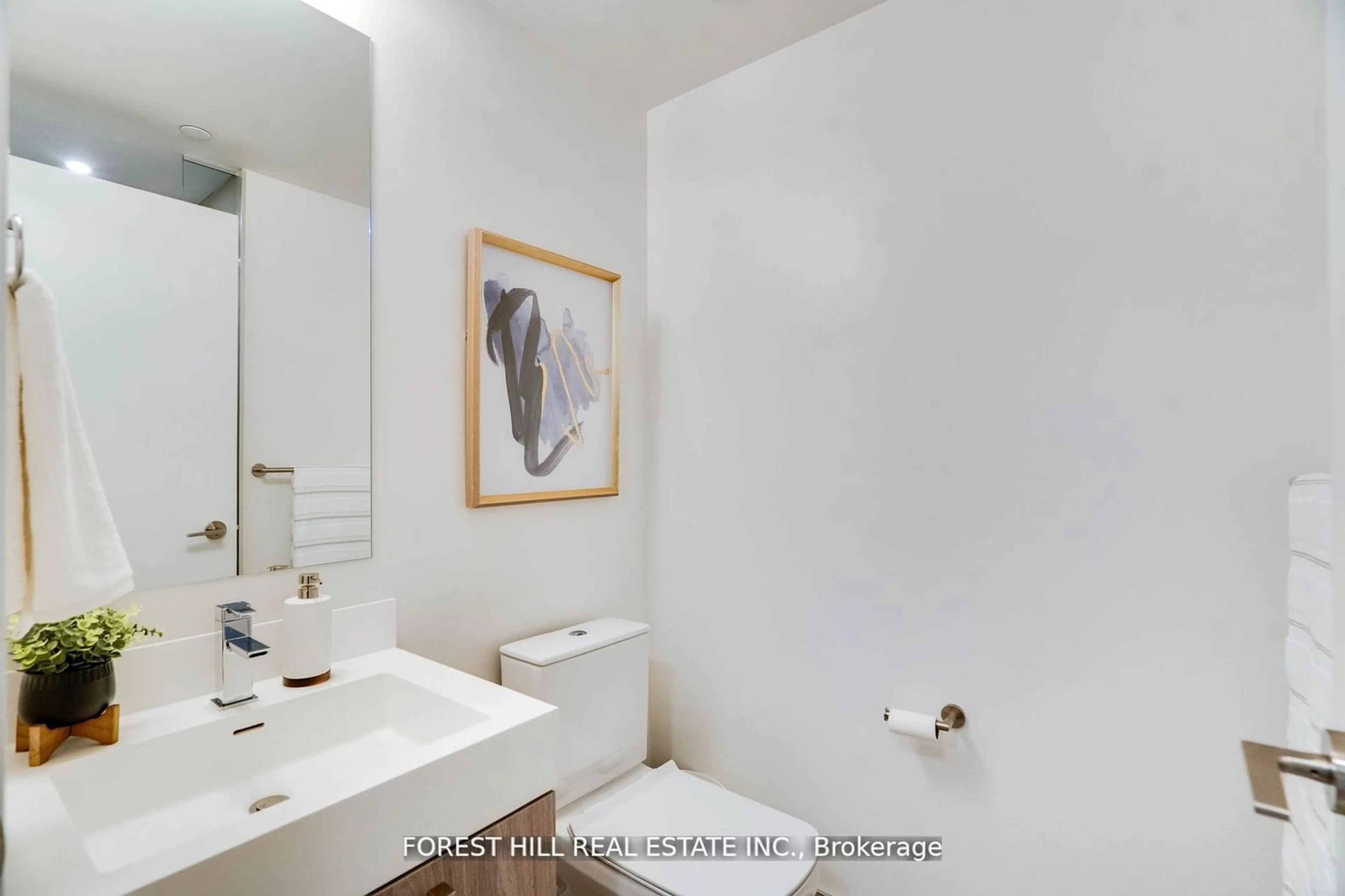 Standard bathroom, ceramic/tile floor for 1 Yorkville Ave #802, Toronto Ontario M4W 0B1