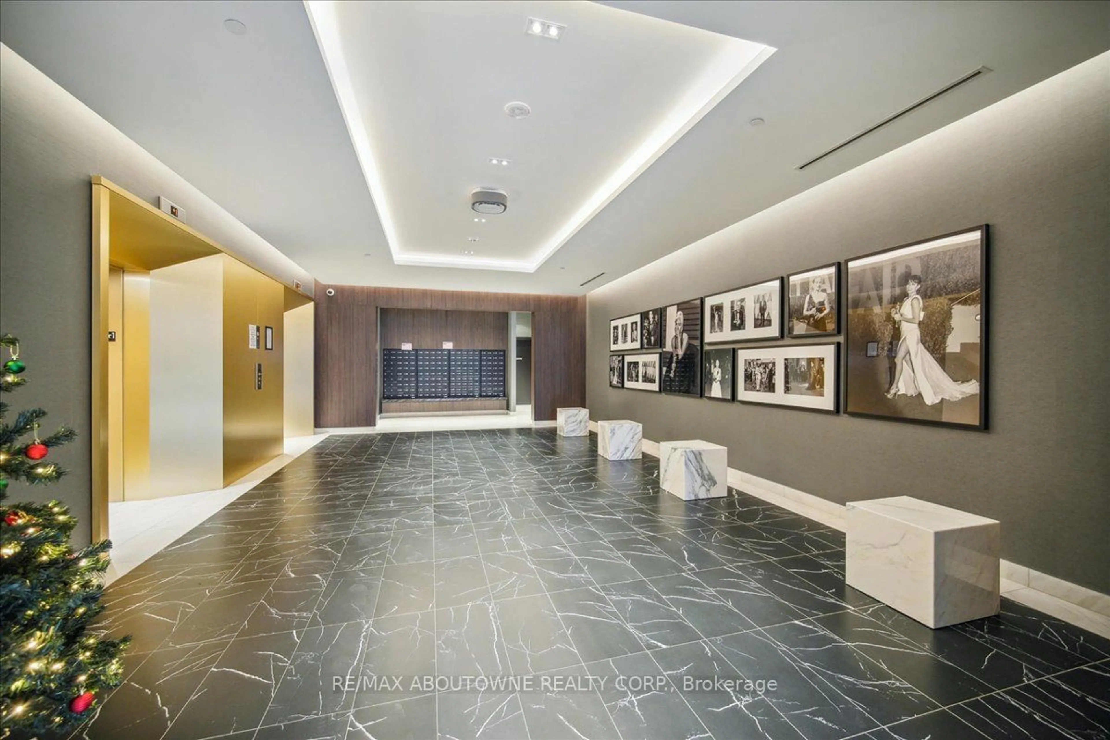 Lobby for 500 Dupont St #610, Toronto Ontario M6G 0B8