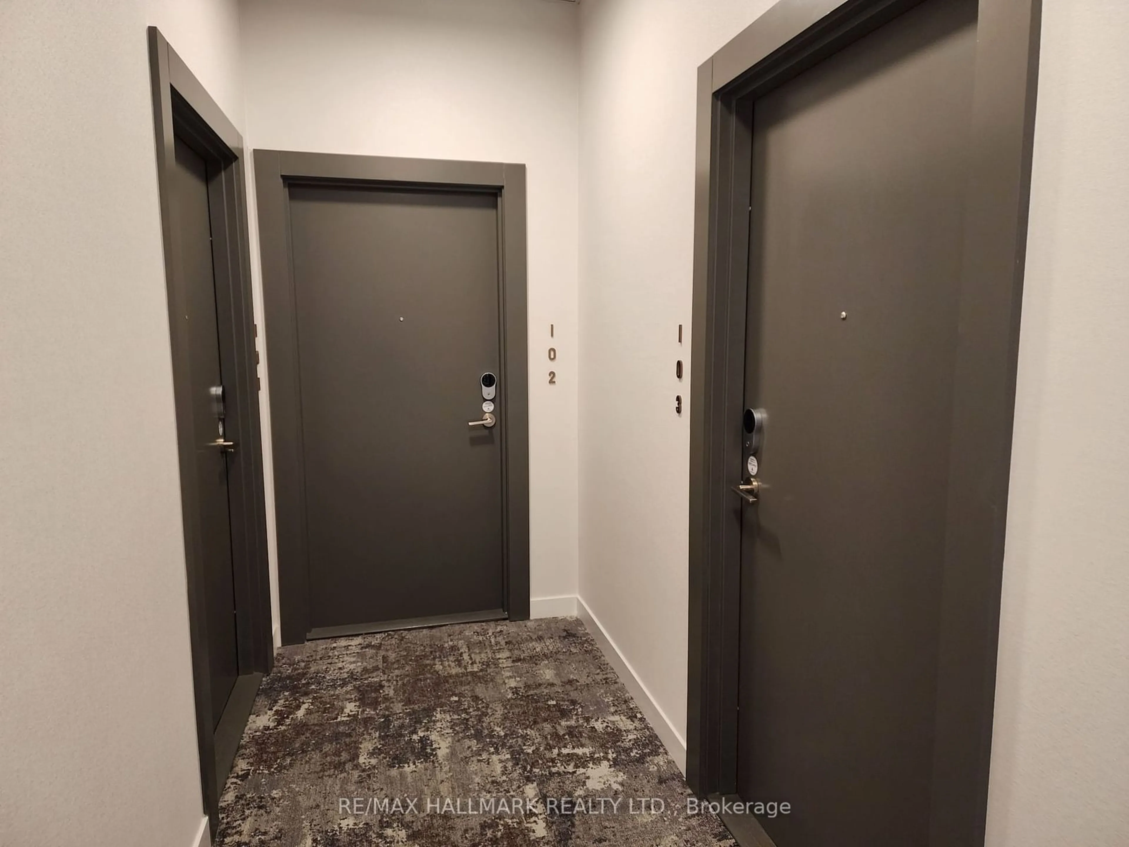 Indoor foyer for 9 Tecumseth St #103, Toronto Ontario M5V 0S5