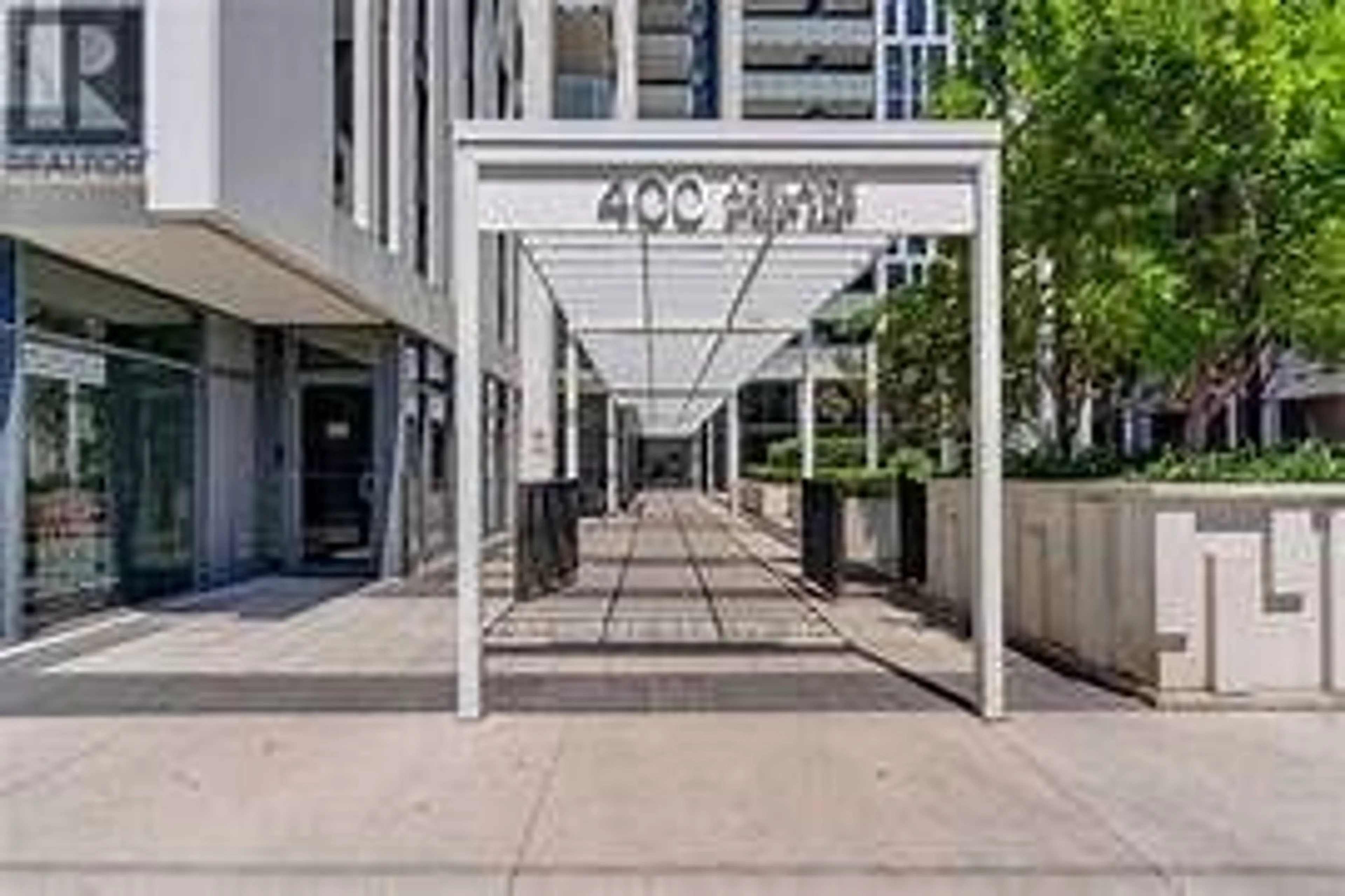 Indoor foyer for 400 Adelaide St #606, Toronto Ontario M5A 4S3