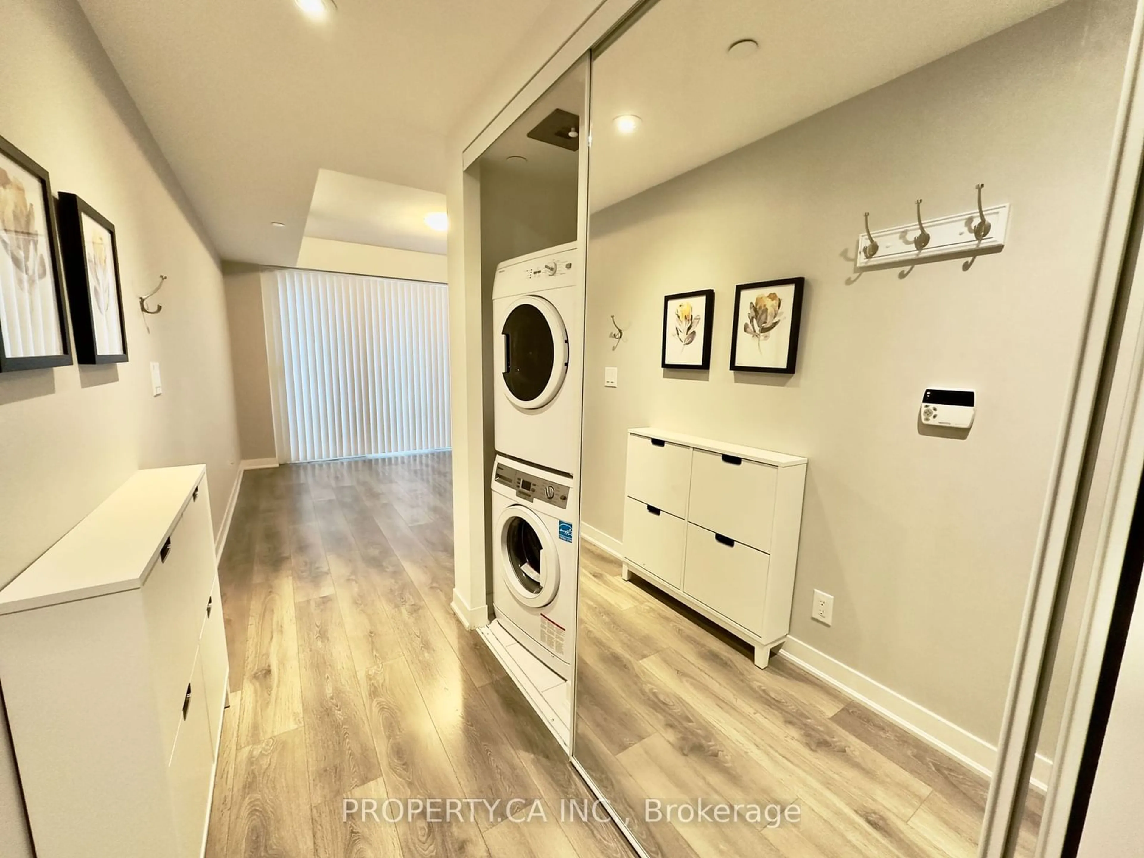 Laundry room for 88 Harbour St #4311, Toronto Ontario M5J 0C3