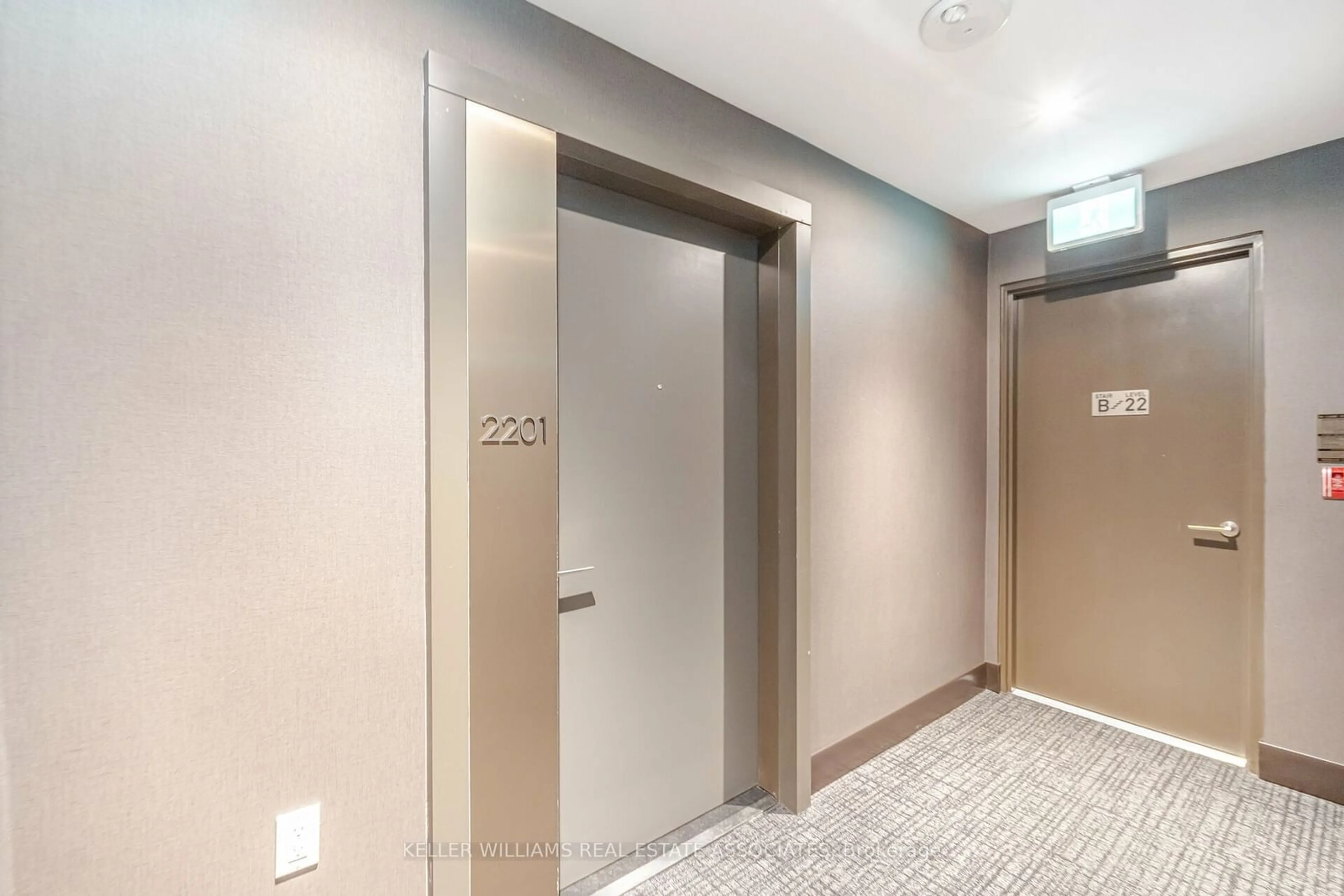 Indoor foyer for 8 Cumberland St #2201, Toronto Ontario M4W 0B6