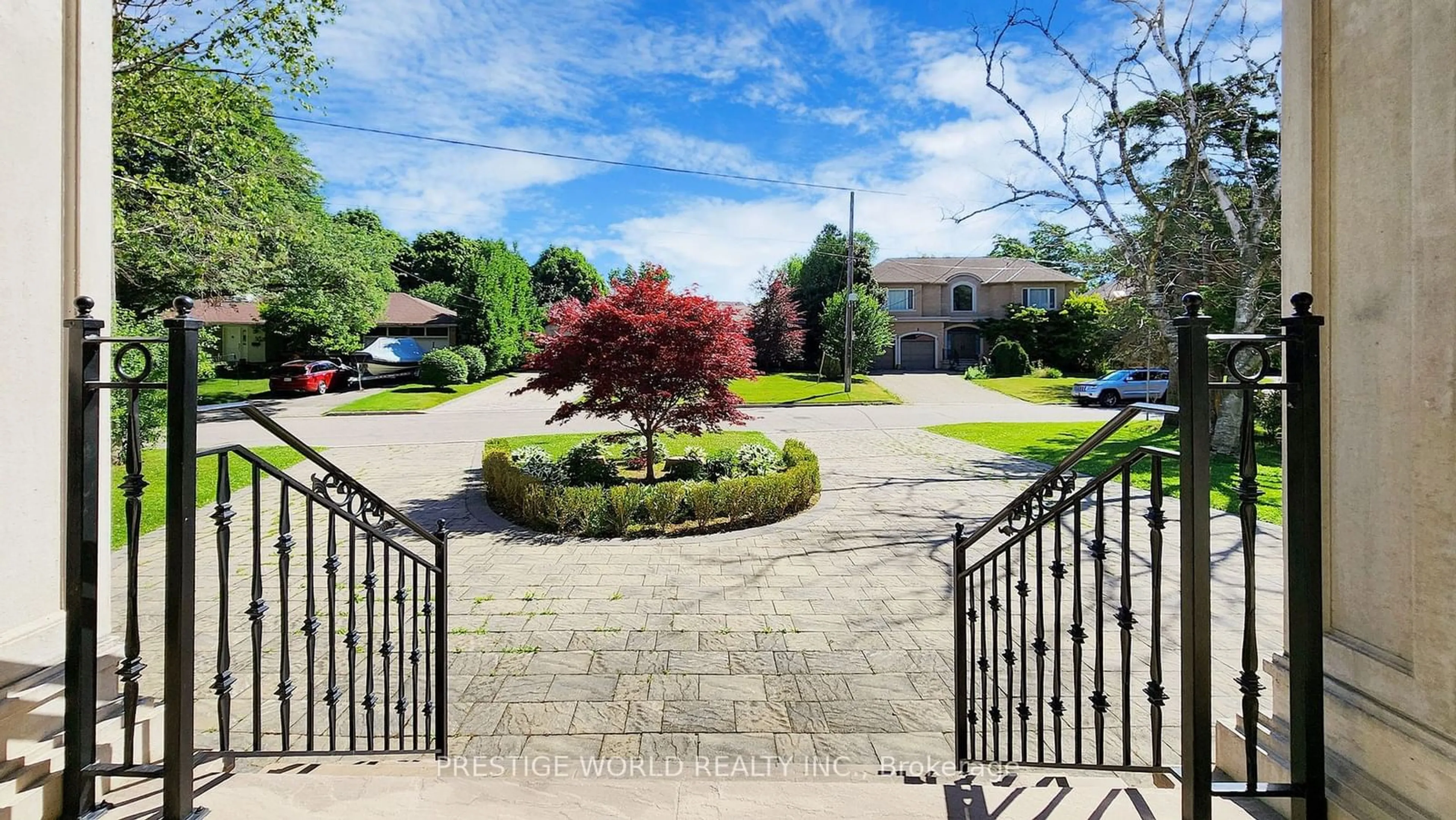 A pic from outside/outdoor area/front of a property/back of a property/a pic from drone, street for 6 Blaine Dr, Toronto Ontario M3B 2G4