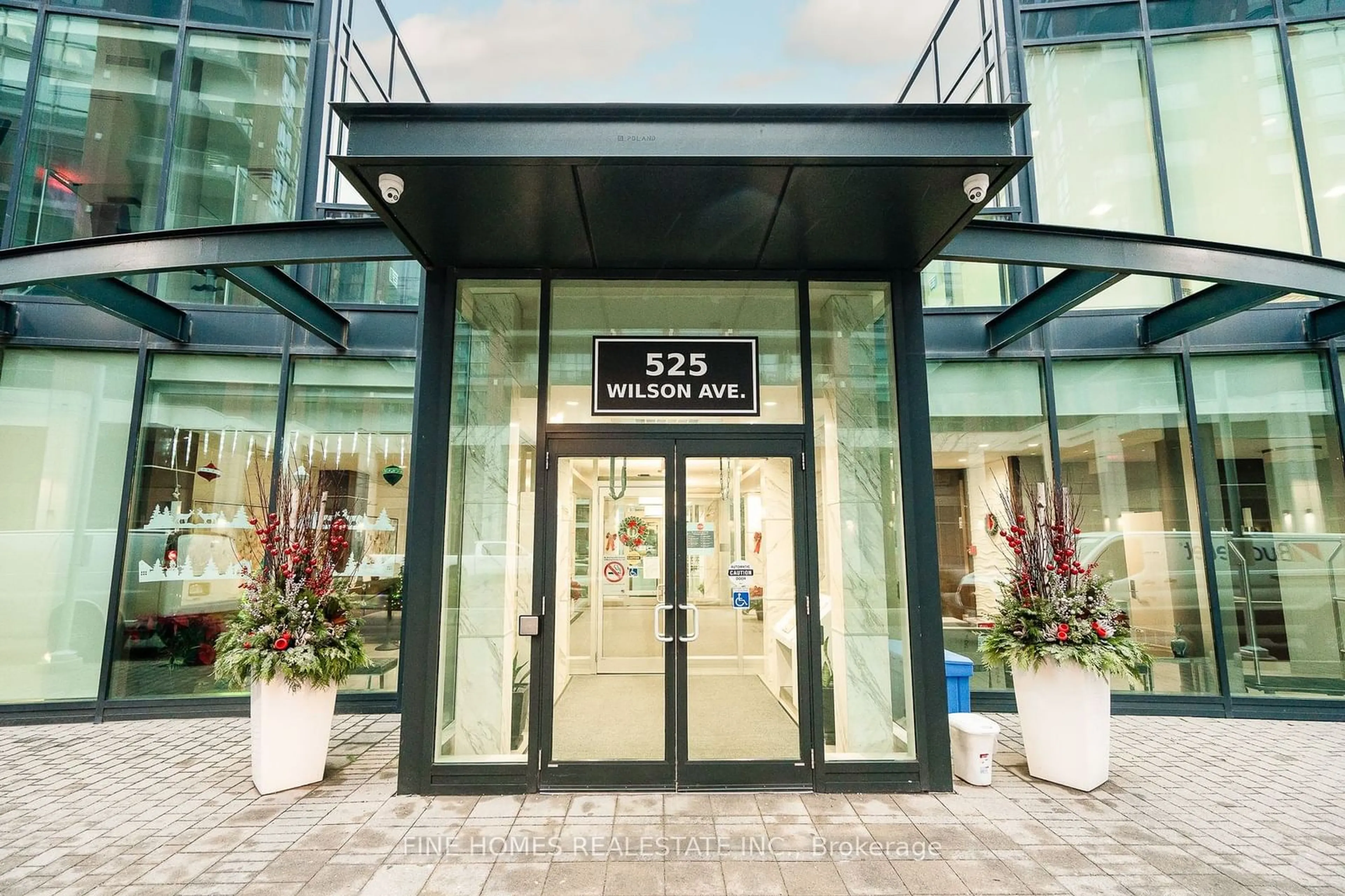 Indoor foyer for 525 Wilson Ave #505, Toronto Ontario M3H 1V1