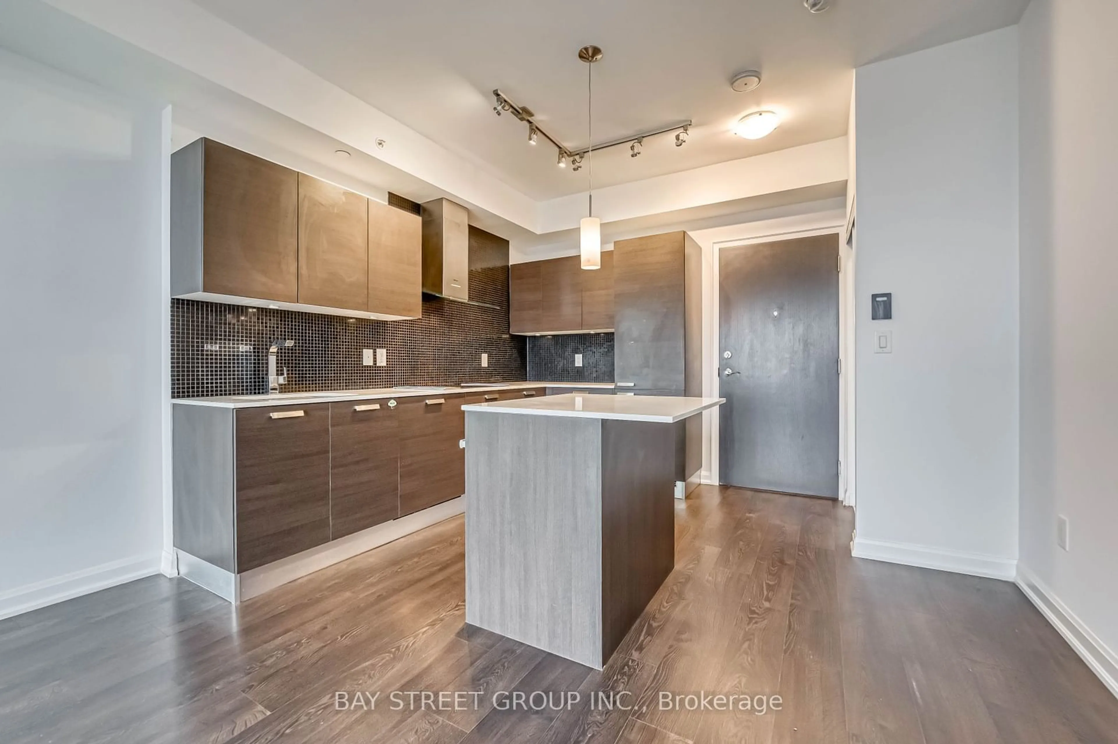 Open concept kitchen, wood/laminate floor for 11 Bogert Ave #2605, Toronto Ontario M2N 0H4