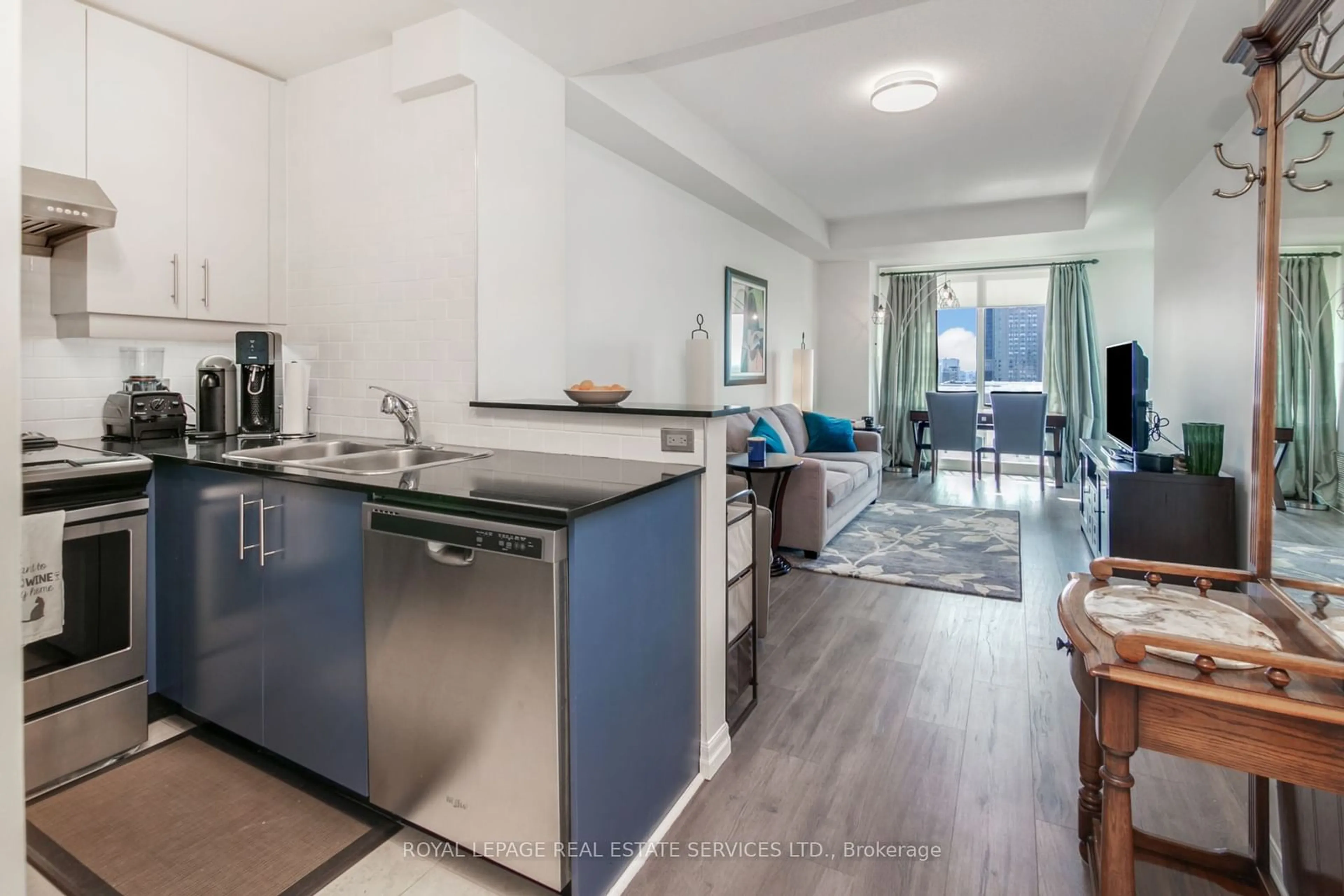 Open concept kitchen, unknown for 300 Bloor St #3108, Toronto Ontario M4W 3Y2